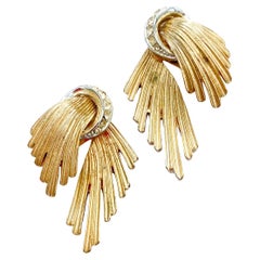 Boucles d'oreilles en métal doré et pâte claire, Marcel Boucher, 1960s, USA
