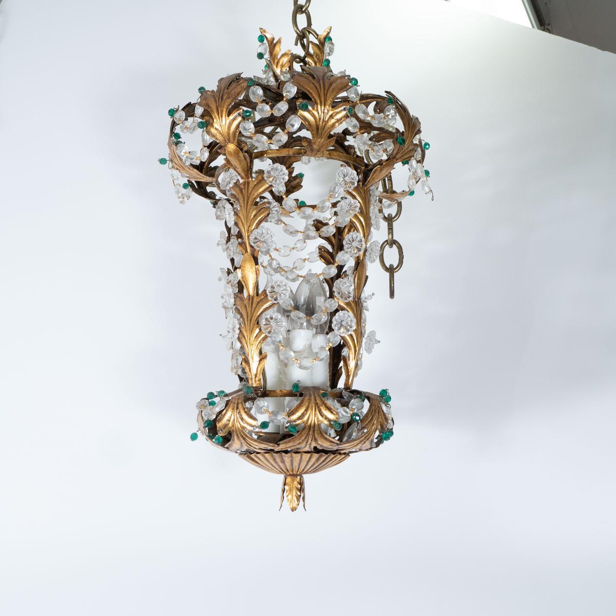 Mid-Century Modern Pendentif de style lanterne en métal doré et cristal en vente