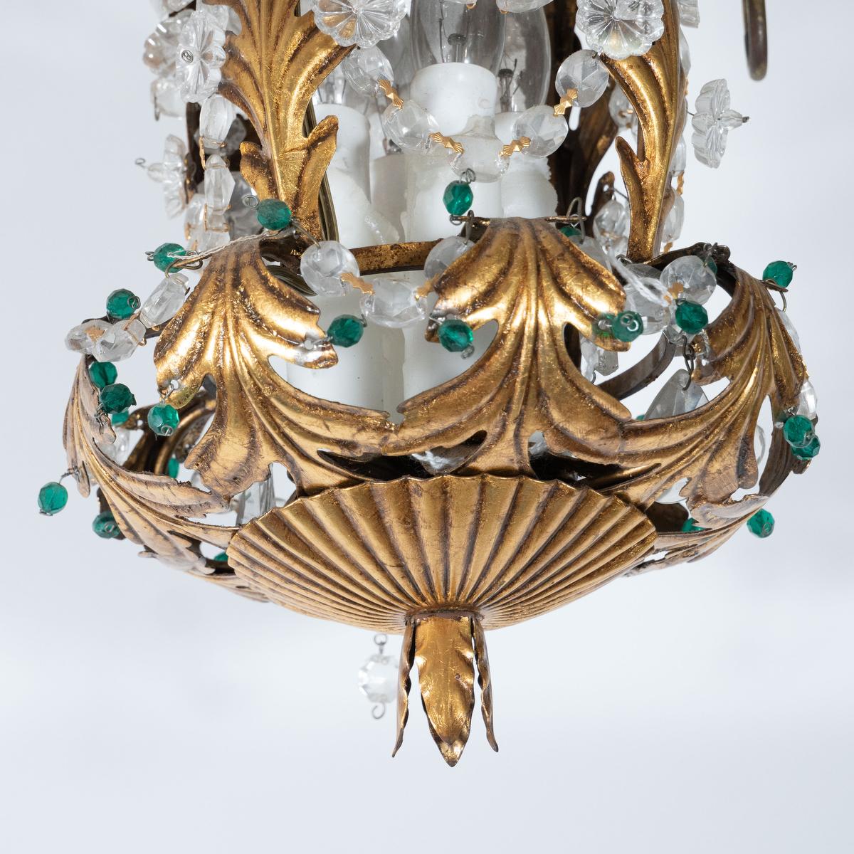 italien Pendentif de style lanterne en métal doré et cristal en vente