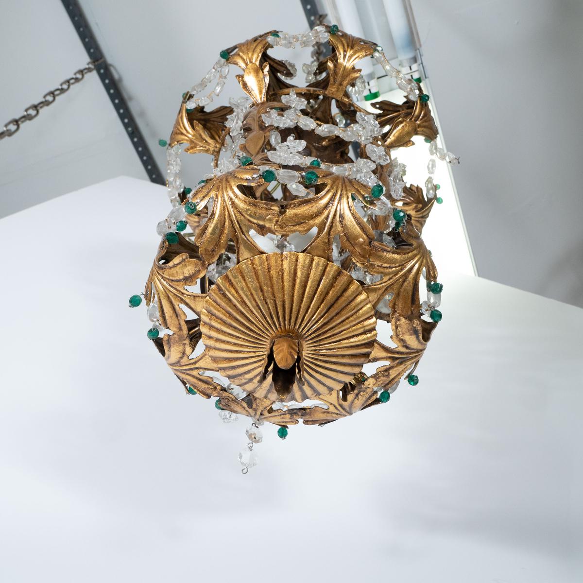 Métal Pendentif de style lanterne en métal doré et cristal en vente