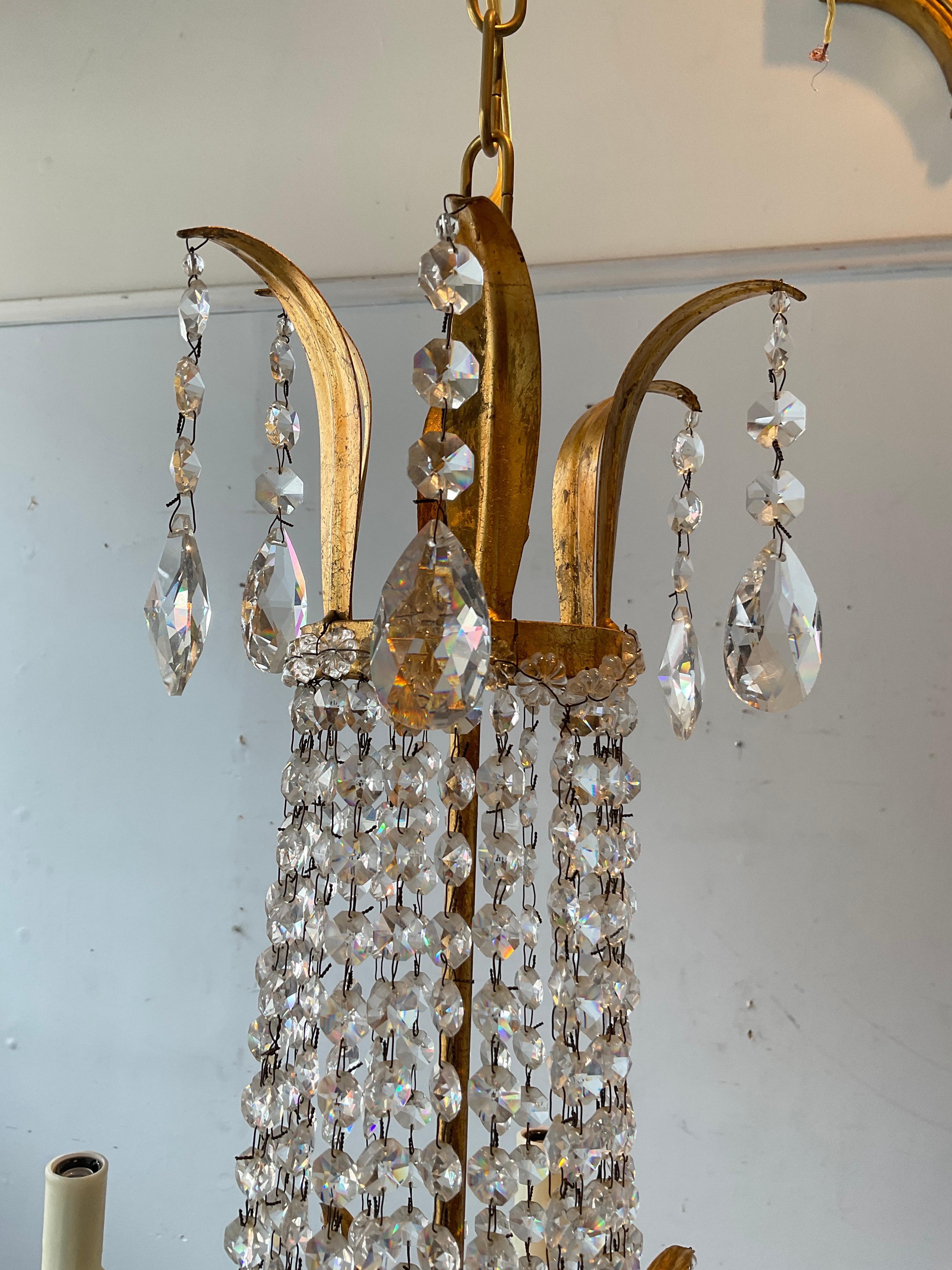 XXI secolo e contemporaneo Gilt Metal And Crystal Regency Style Chandelier in vendita