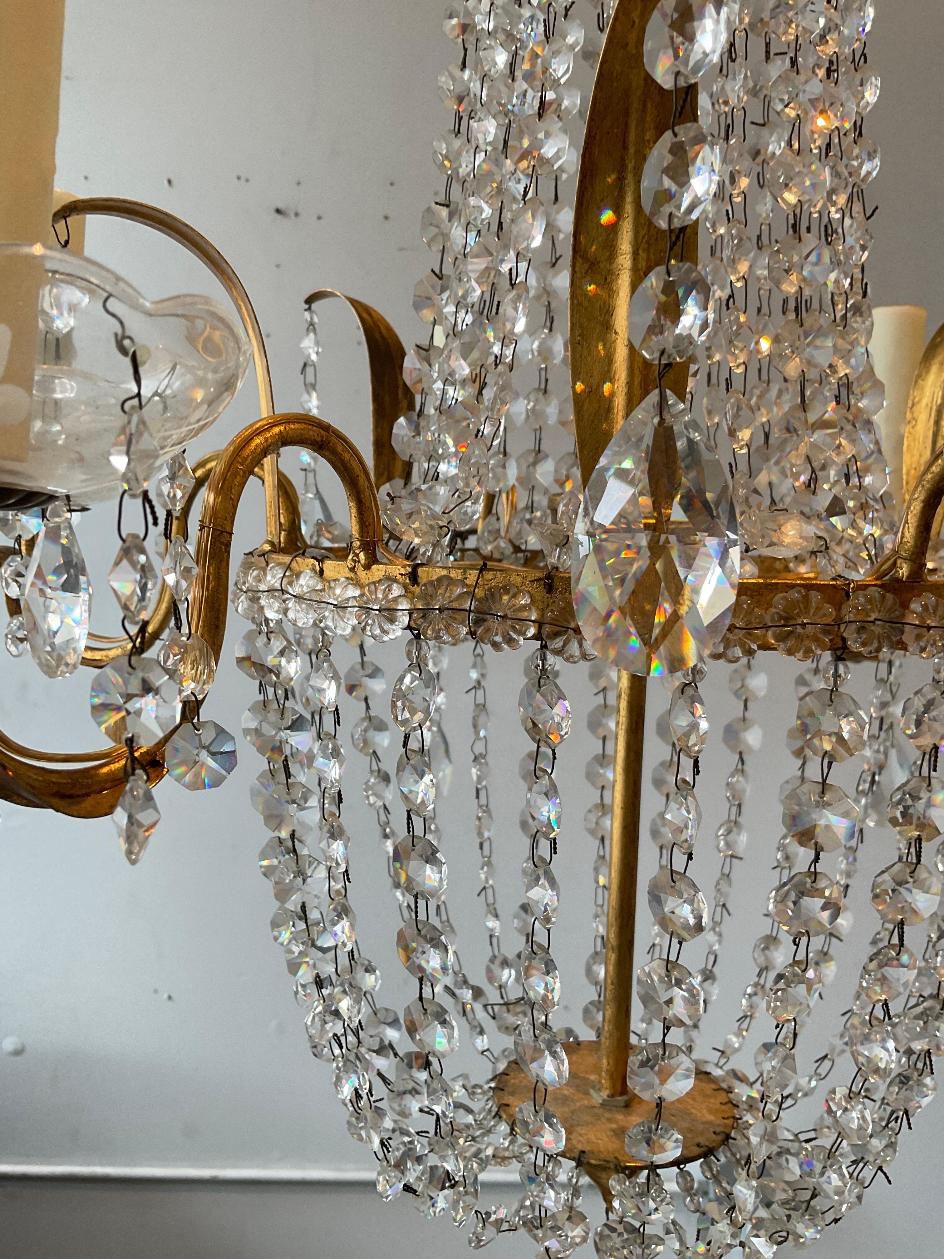 Gilt Metal And Crystal Regency Style Chandelier in vendita 1