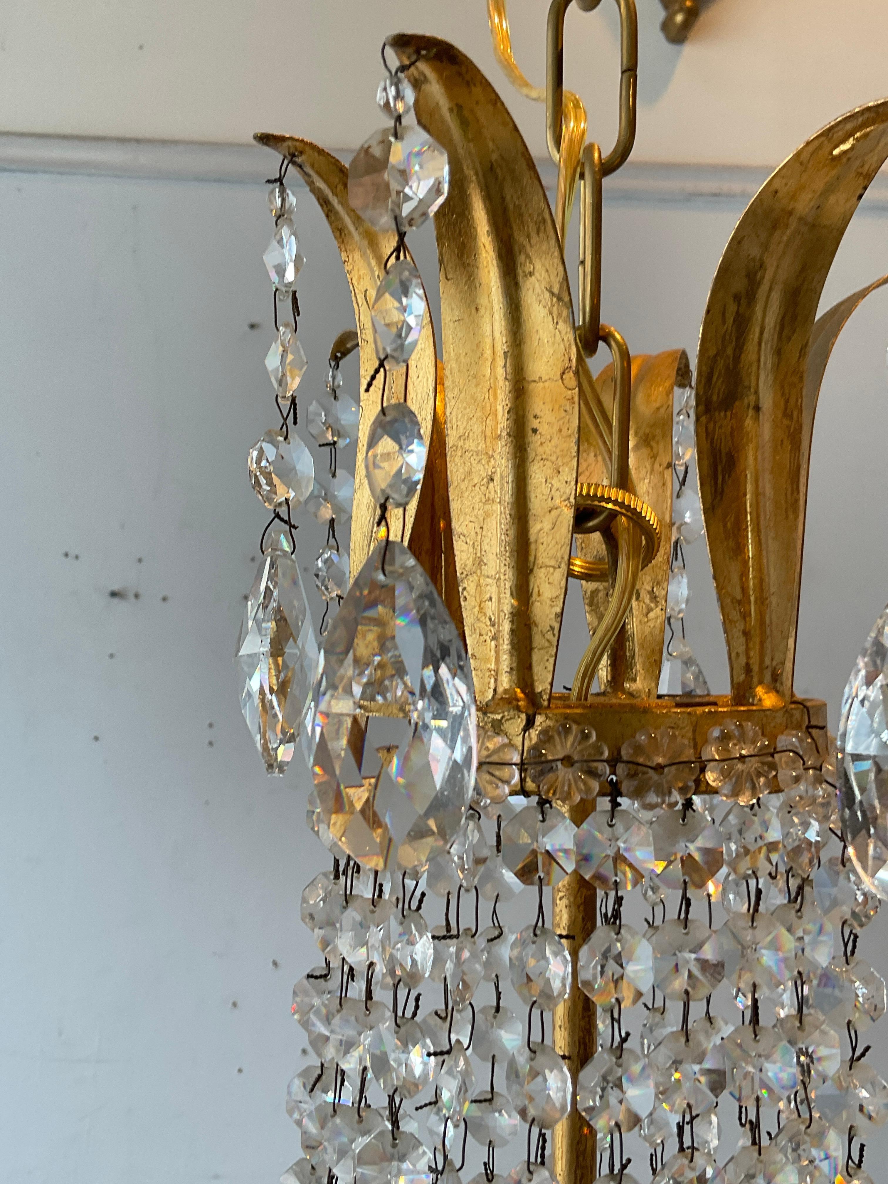 Gilt Metal And Crystal Regency Style Chandelier in vendita 2
