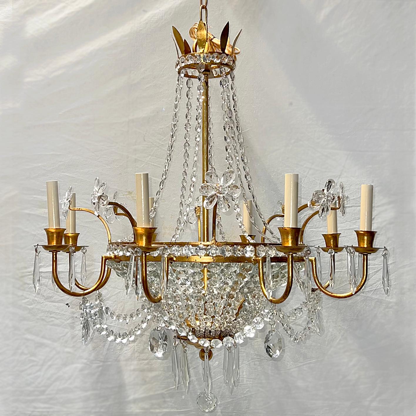 Mid-20th Century Gilt Metal and Crystals Chandelier with Crystal Flowers For Sale