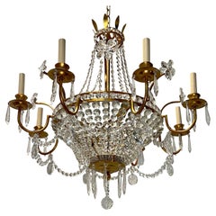 Lustre en métal doré et cristaux avec fleurs en cristal