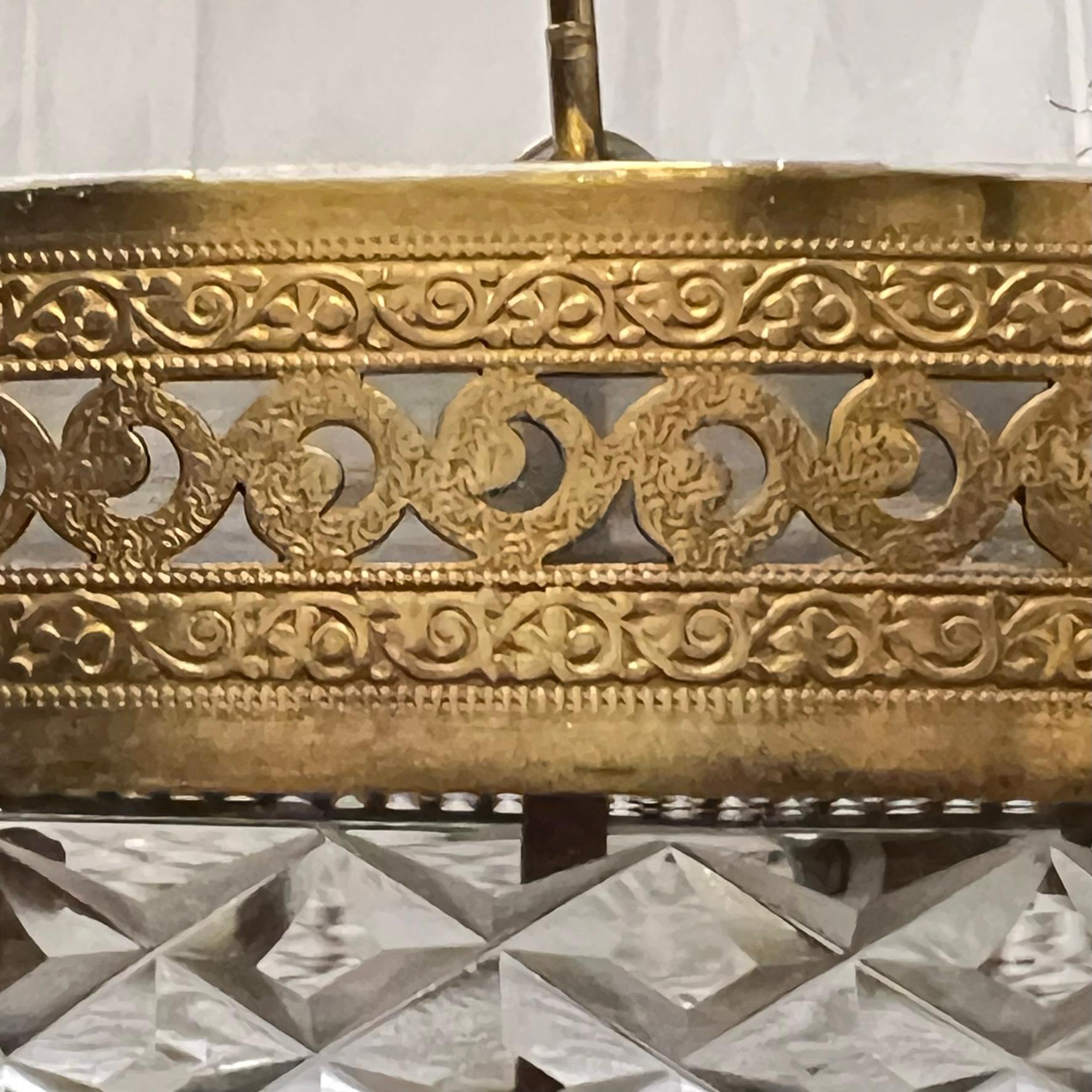 Plafonnier encastré en métal doré et verre taillé en forme de pendentif Coupe Bon état - En vente à New York, NY