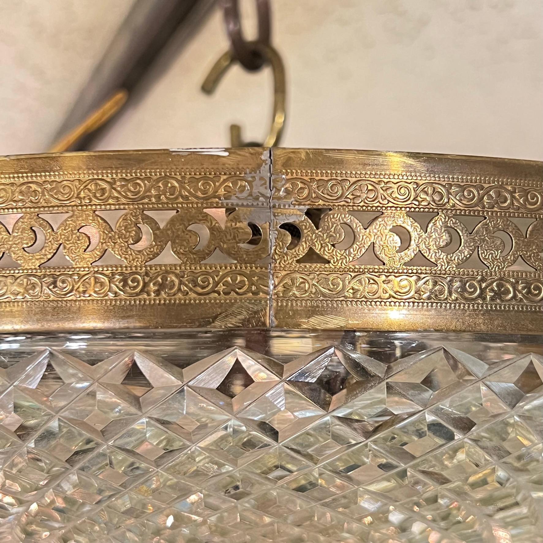 Plafonnier encastré en métal doré et verre taillé en forme de pendentif Coupe en vente 3