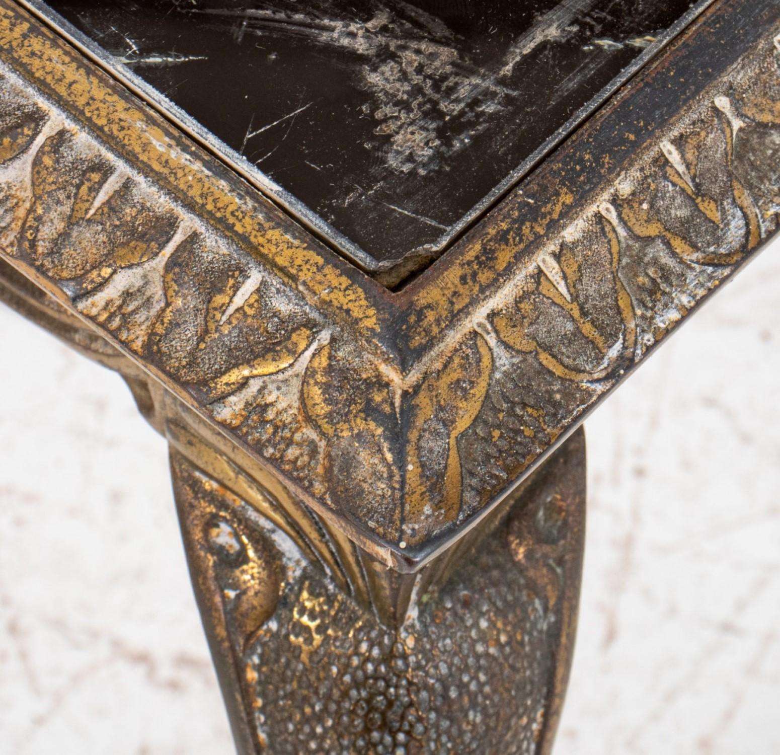 Vergoldeter Beistelltisch aus Metall und Glas (19. Jahrhundert) im Angebot