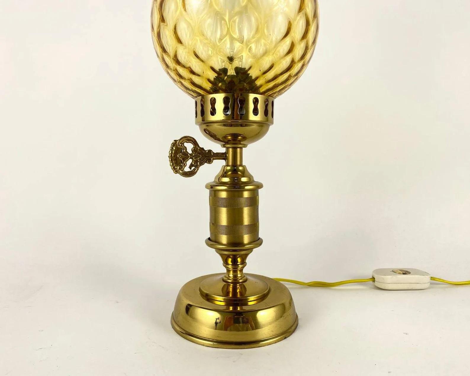 Gilt Metal and Glass Plafond Vintage Table Lamp, 1980s In Good Condition In Bastogne, BE