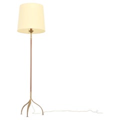 Lampada da terra in metallo dorato e pelle, Spagna, anni '50