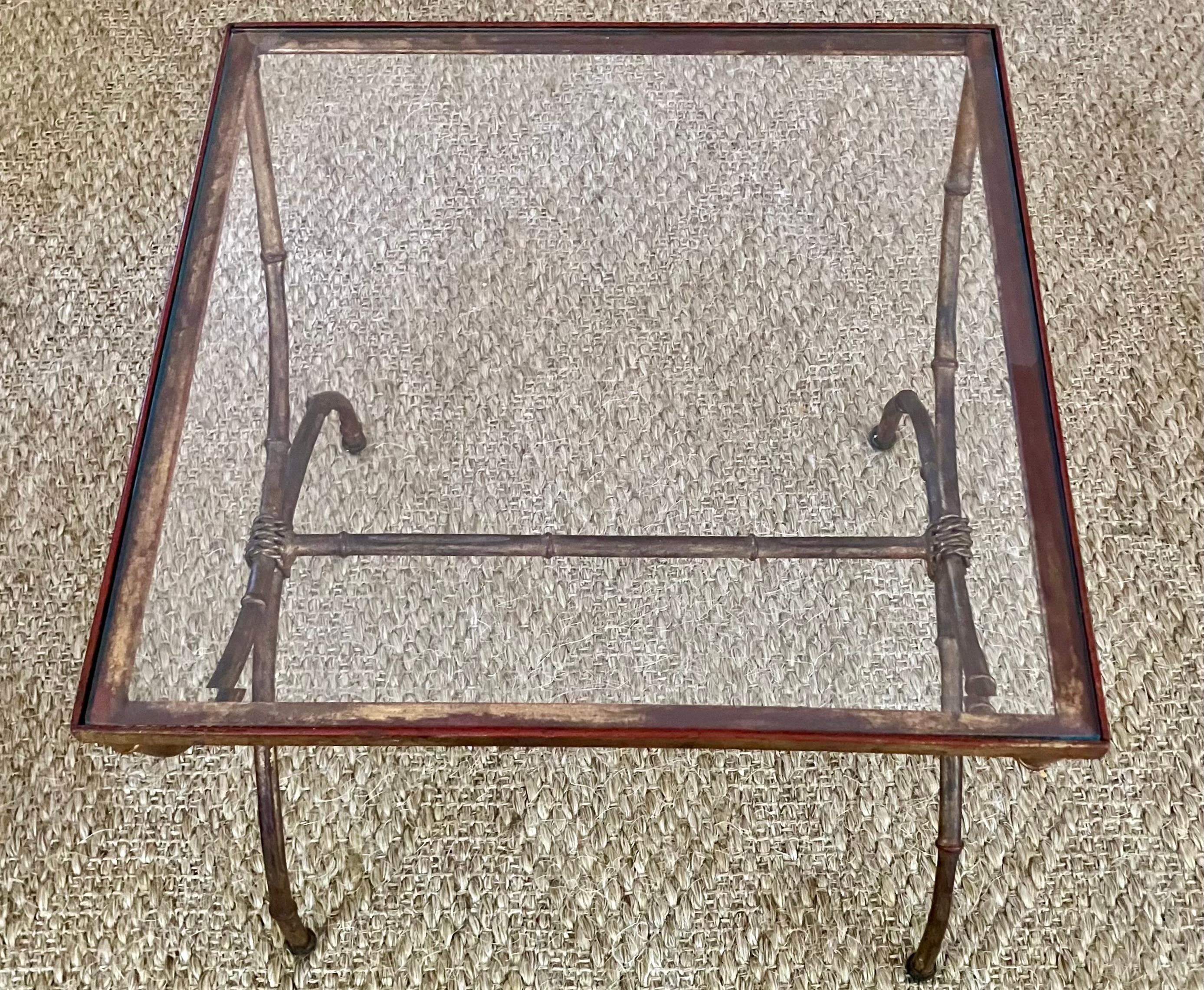 Mid-Century Modern Table d'appoint bambou doré en vente