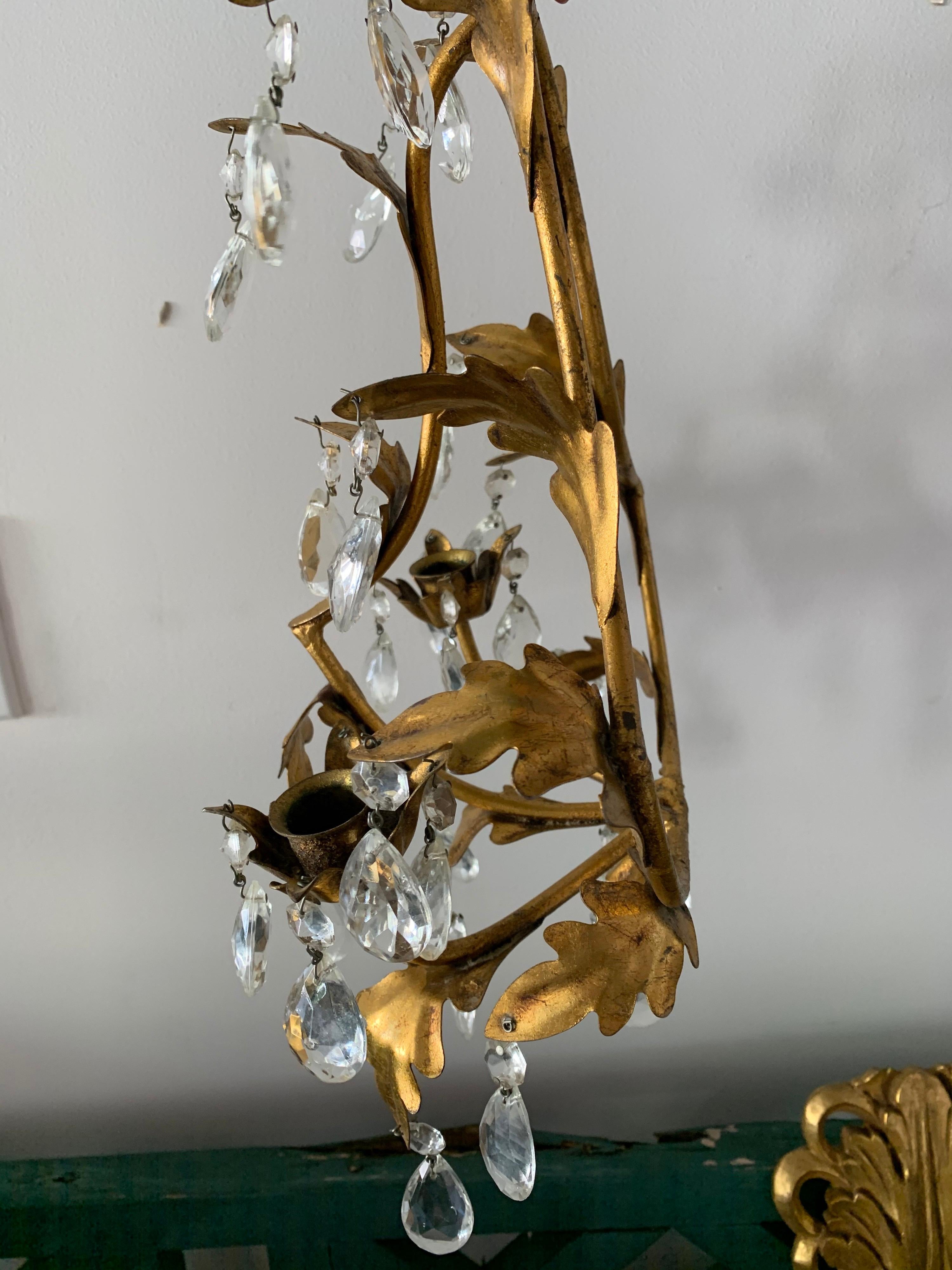 Vergoldeter Kerzenleuchter aus Metall mit Glastropfen, ein Einzelstück (Barock) im Angebot