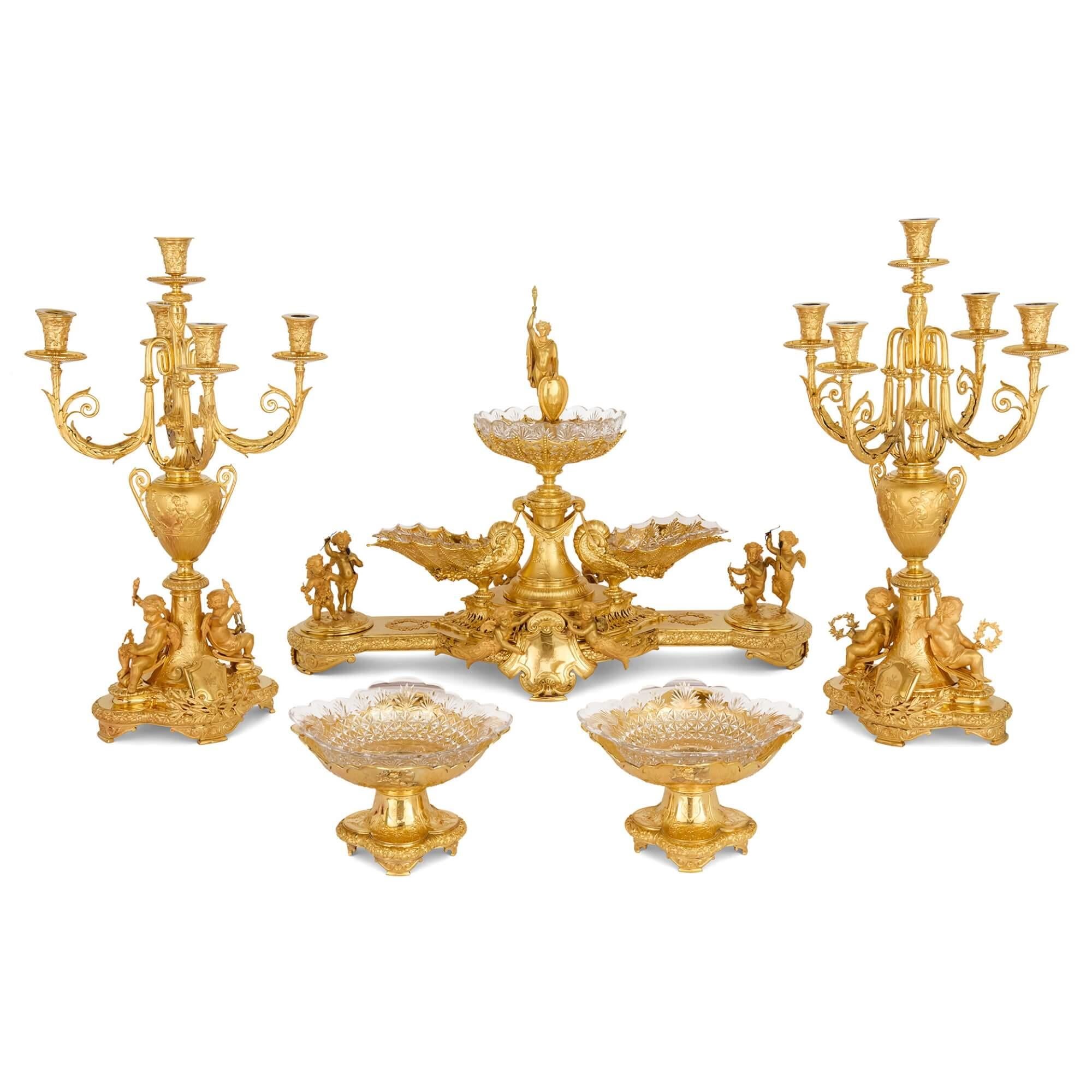 Conjunto de centro de mesa de metal dorado para el duque de Esparta, de Elkington & Co.
Inglés, finales del siglo XIX 
Centro de mesa: Alto 58 cm, ancho 81 cm, fondo 35 cm
Candelabro: altura 66 cm, diámetro 40 cm

Fabricado a finales del siglo XIX
