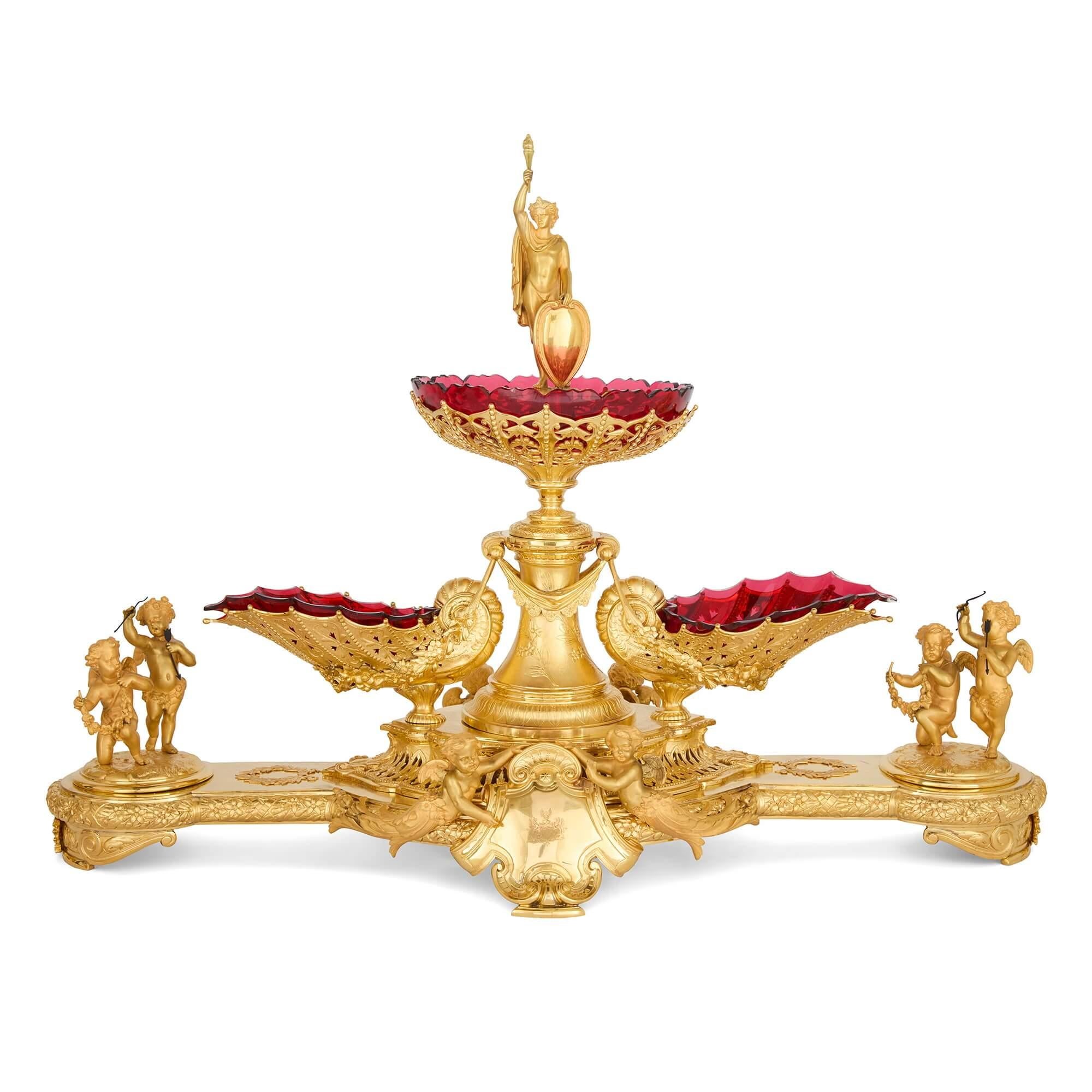 Centro de mesa de metal dorado para el duque de Esparta, de Elkington & Co. Belle Époque en venta