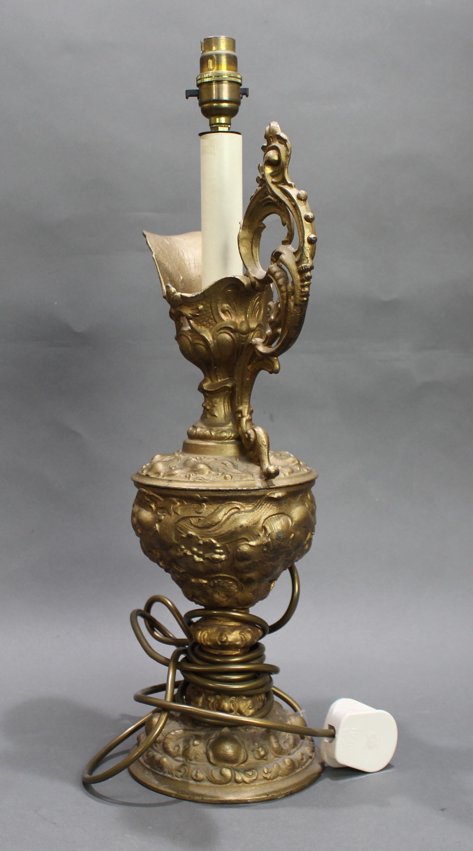 Lampe à aiguière en métal doré, c.1900 en vente 4