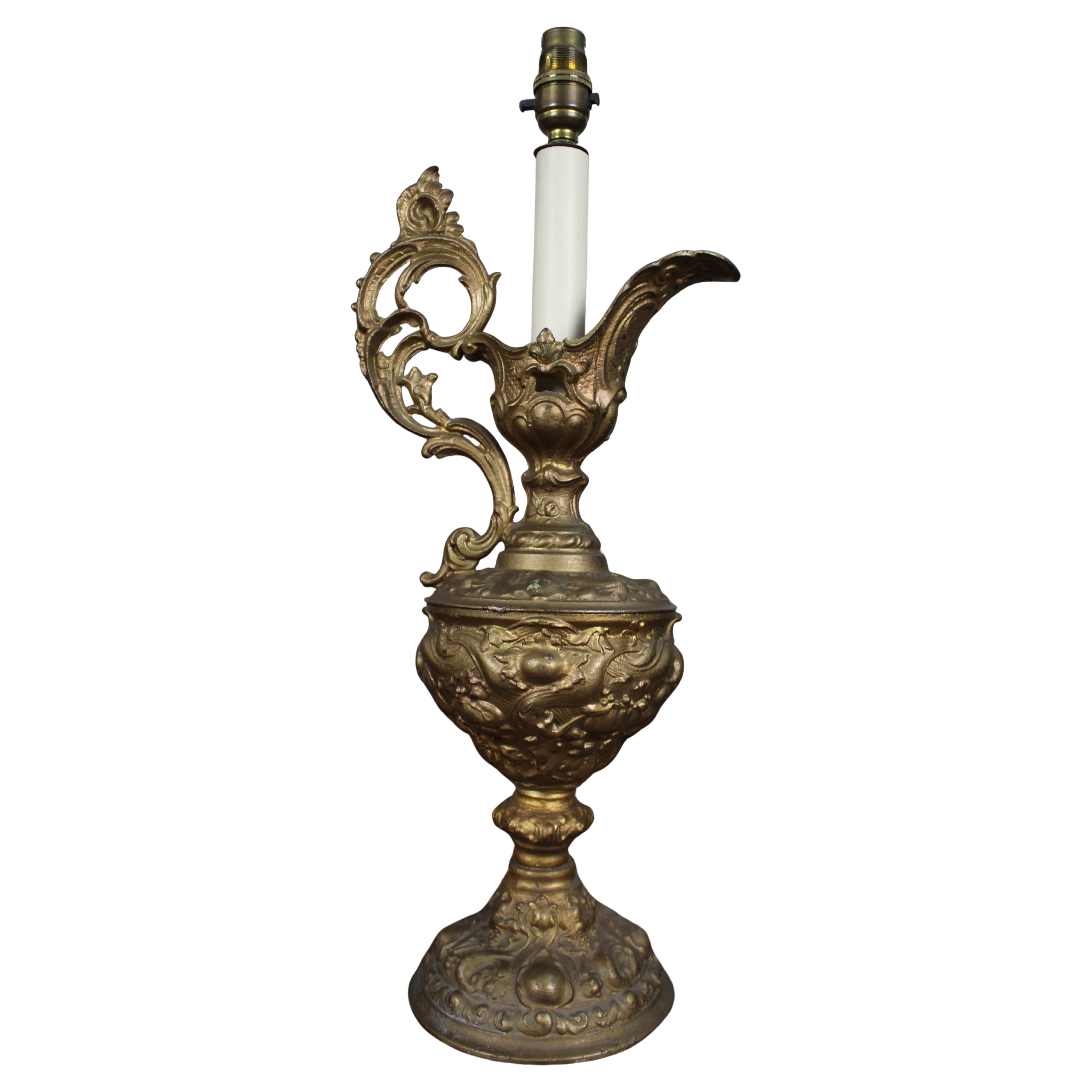 Lampe à aiguière en métal doré, c.1900 en vente