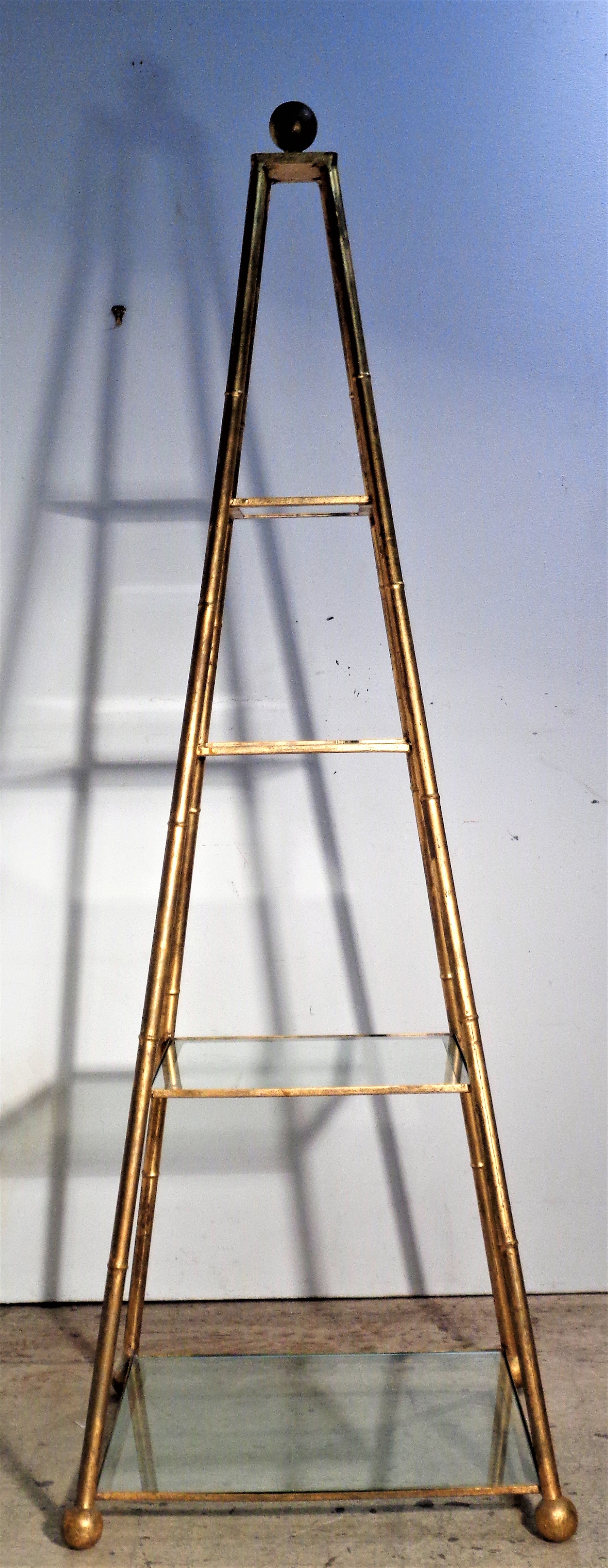 Gilt Metal Faux Bamboo Obelisk Etagere, Circa 1960 In Good Condition In Rochester, NY