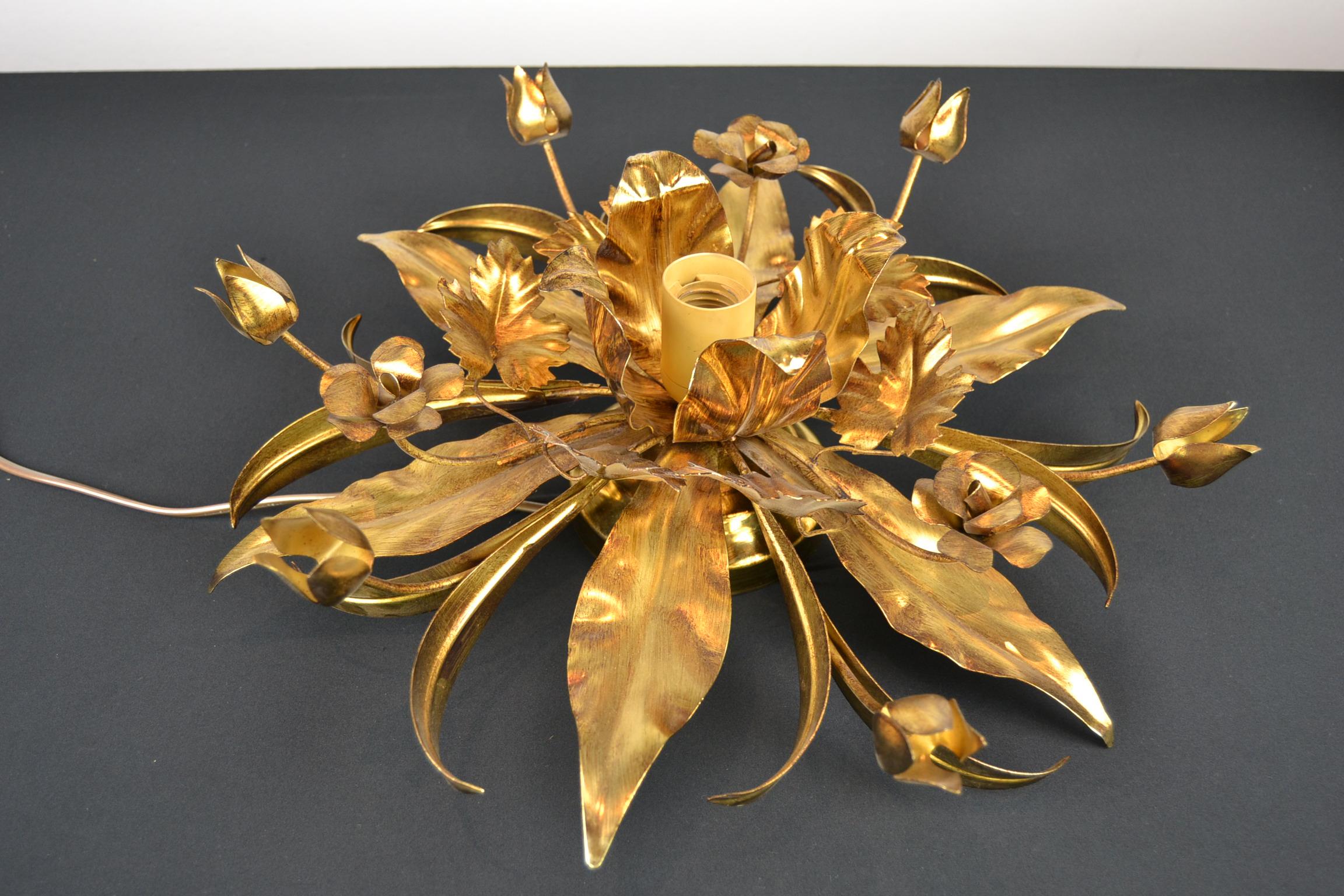 Stylish gilt metal flower flushmount or wall light.
Beautiful gilt leaves, flowers and petals around the central light bulb. 
This large floral light needs in the middle an E27 light bulb. 

Bulb is not included. We used on the pictures one with a