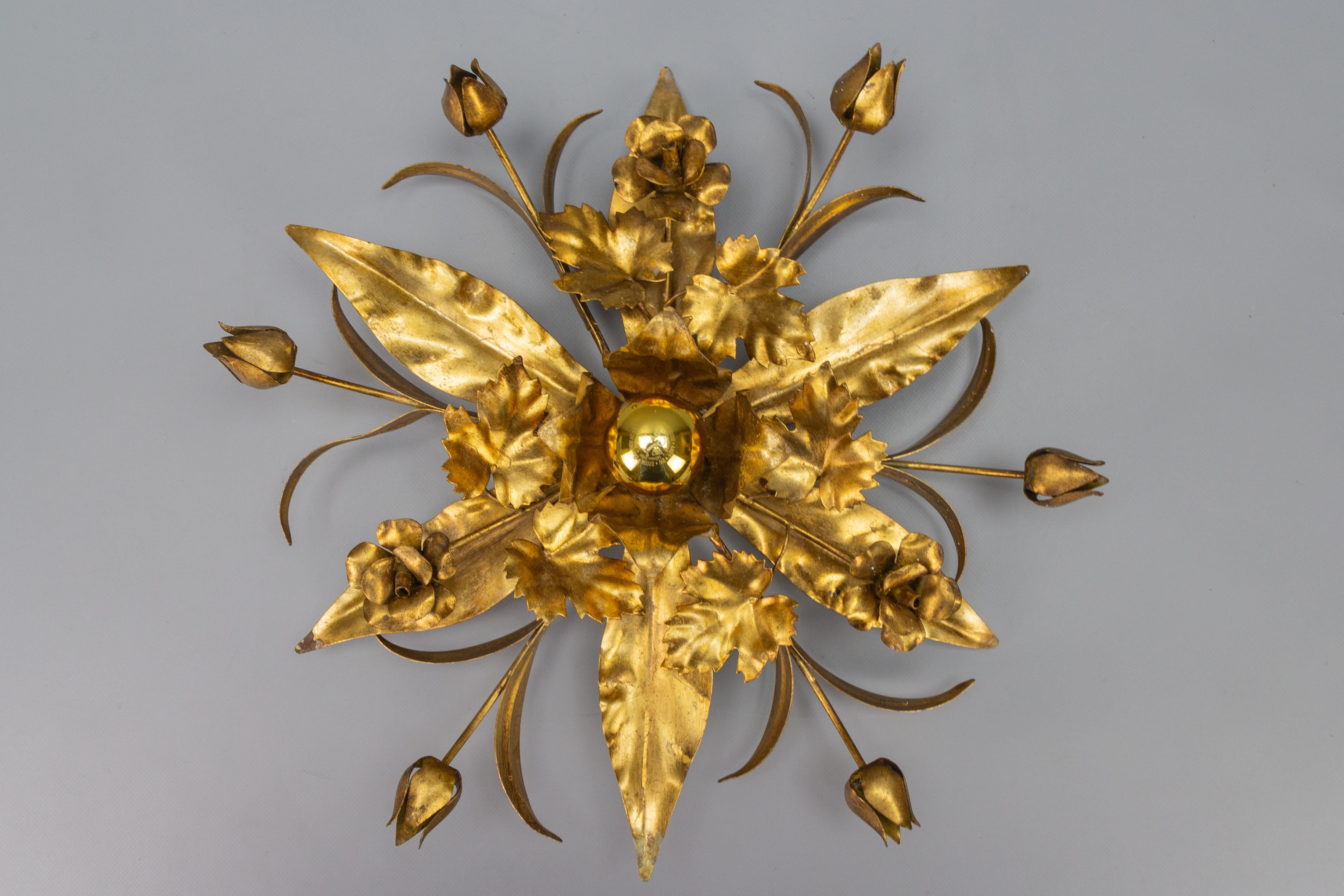 Gilt metal flower-shaped flush mount or wall lamp by Hans Kögl, the 1970s.
Adorable Hollywood Regency style gilt metal flower-shaped flush mount or wall light, adorned with beautifully shaped leaves, flowers, and buds.
One new socket for an E27