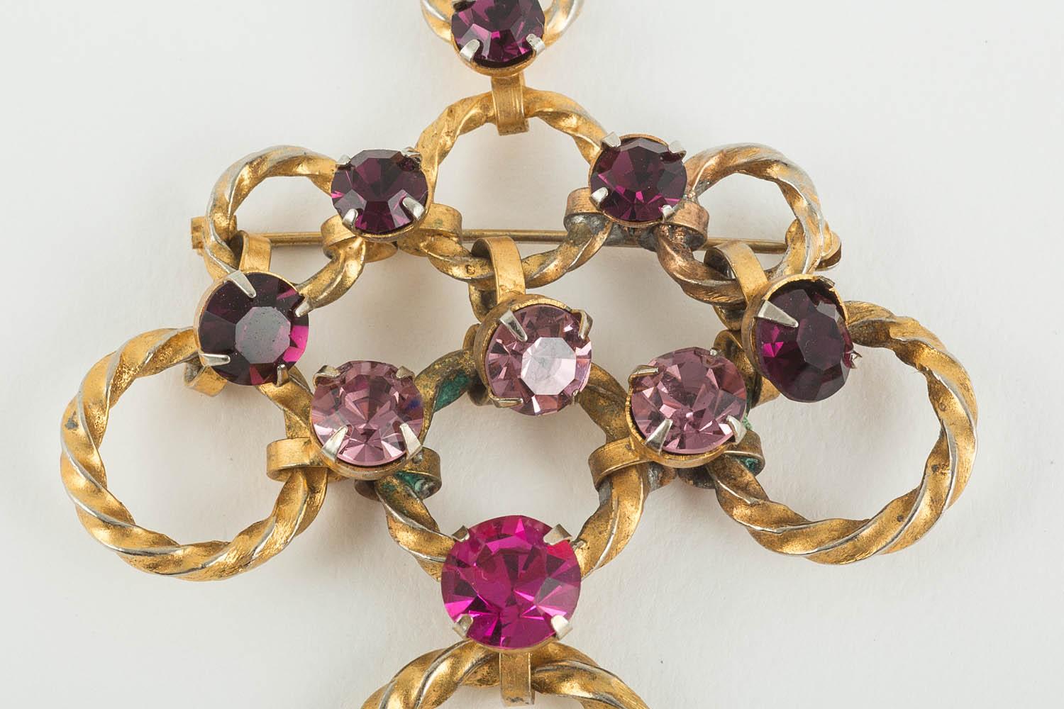 Gilt metal, fuschia and amethyst paste brooch/earrings, Christian Dior, c. 1954 For Sale 2