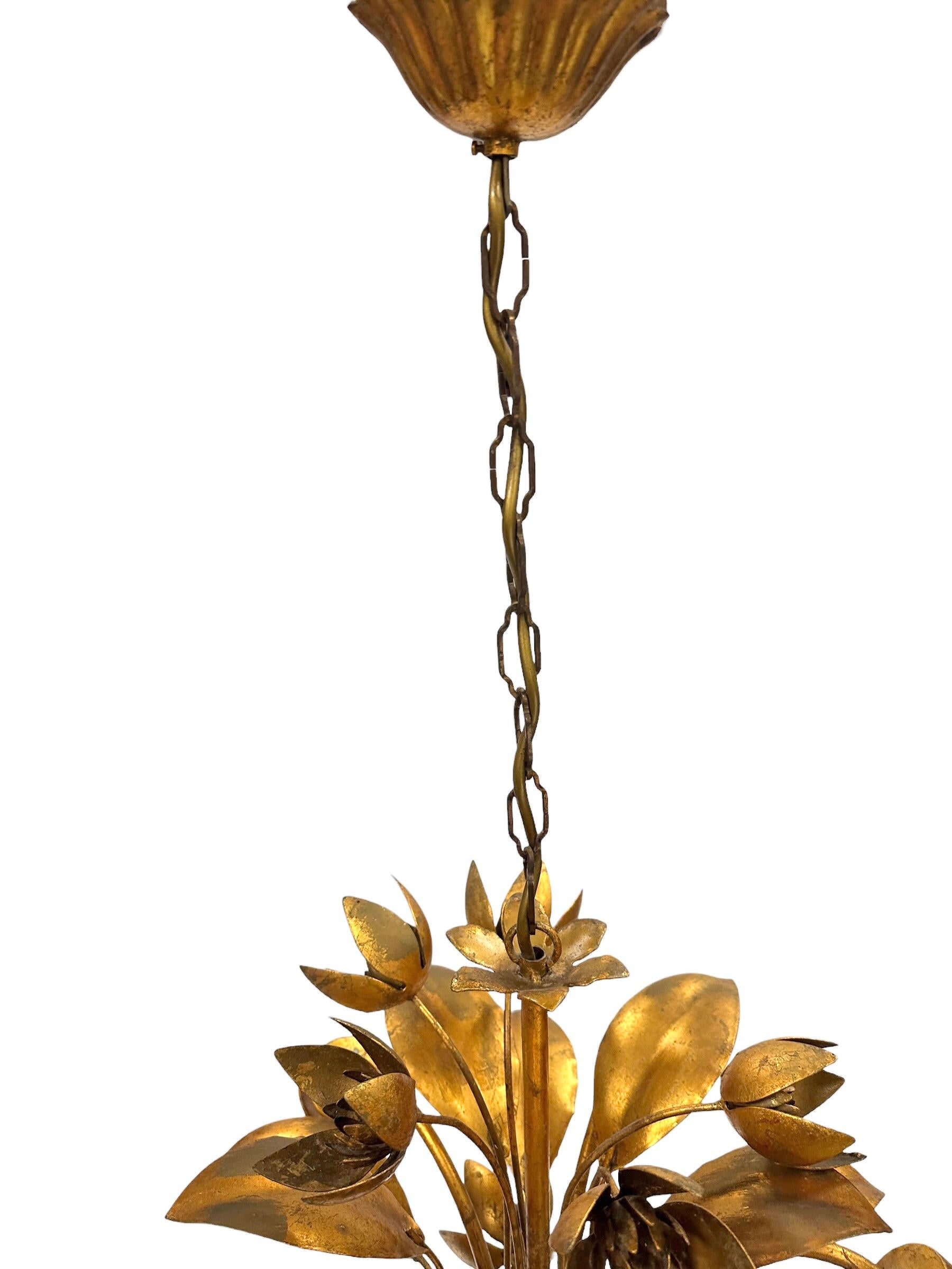 Vergoldeter fünfflammiger Kronleuchter aus Metall und Glas mit Glasschirm aus Zinn, Coco Chanel-Stil, Italien  im Angebot 6