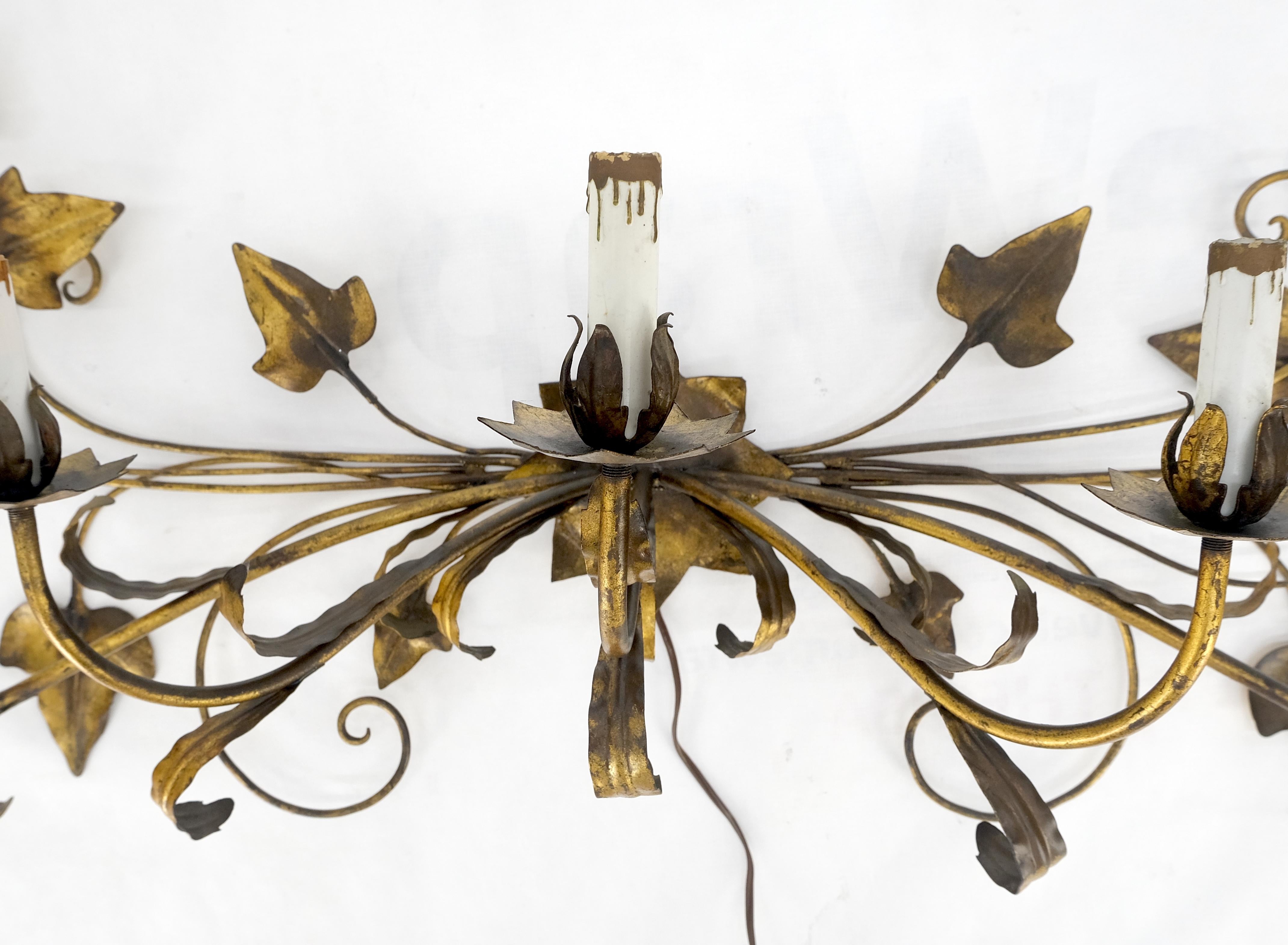 Gilt Metal Grape Leaf 5 Candles Style Decorative Sconce Wall Light Fixture Italy In Good Condition For Sale In Rockaway, NJ