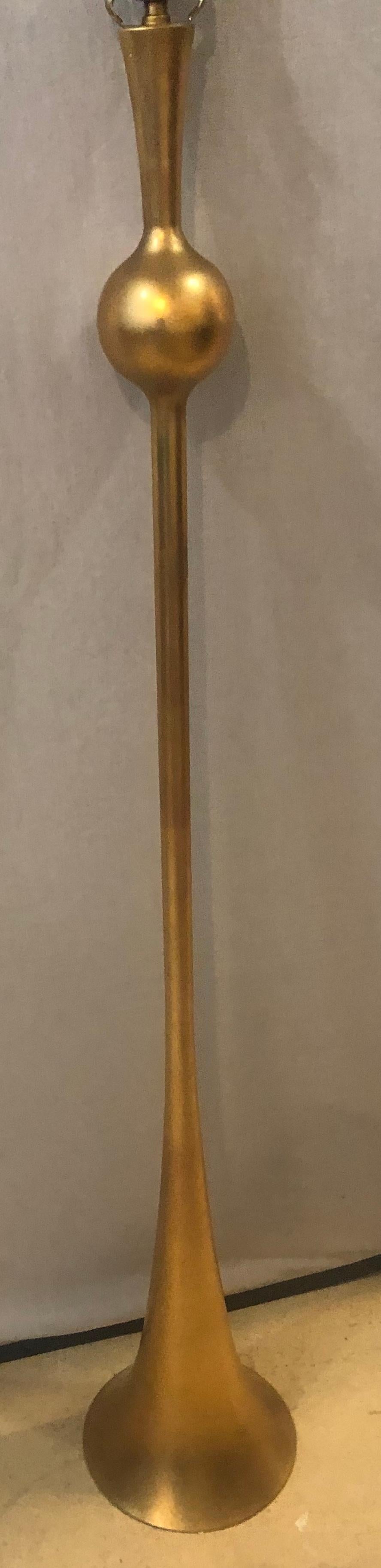 Gilt Metal Hollywood Regency Style Trumpet Standing or Tall Floor Lamp In Good Condition For Sale In Stamford, CT