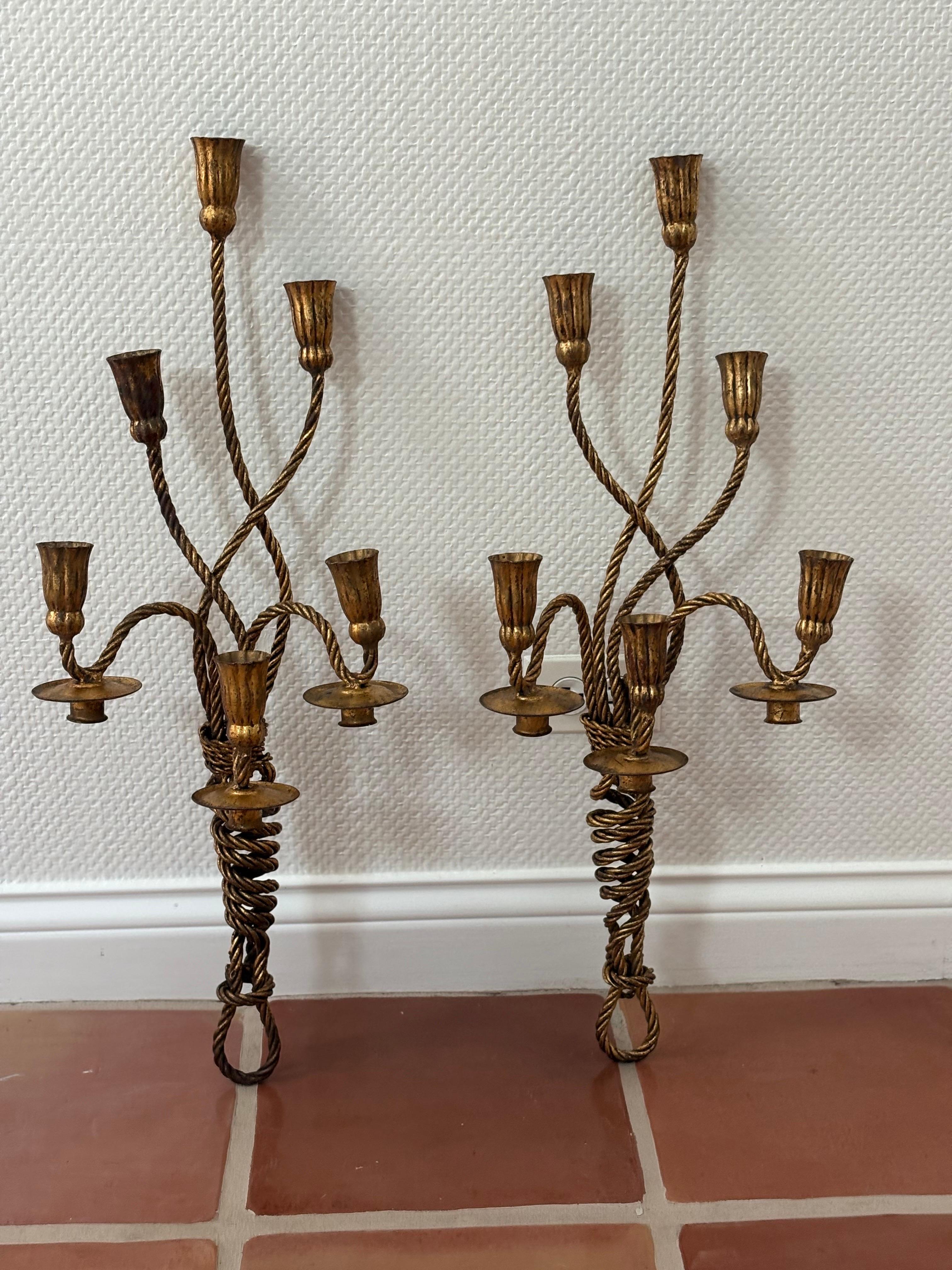 Appliques à bougie italiennes en métal doré avec corde et glands Bon état - En vente à Winnetka, IL
