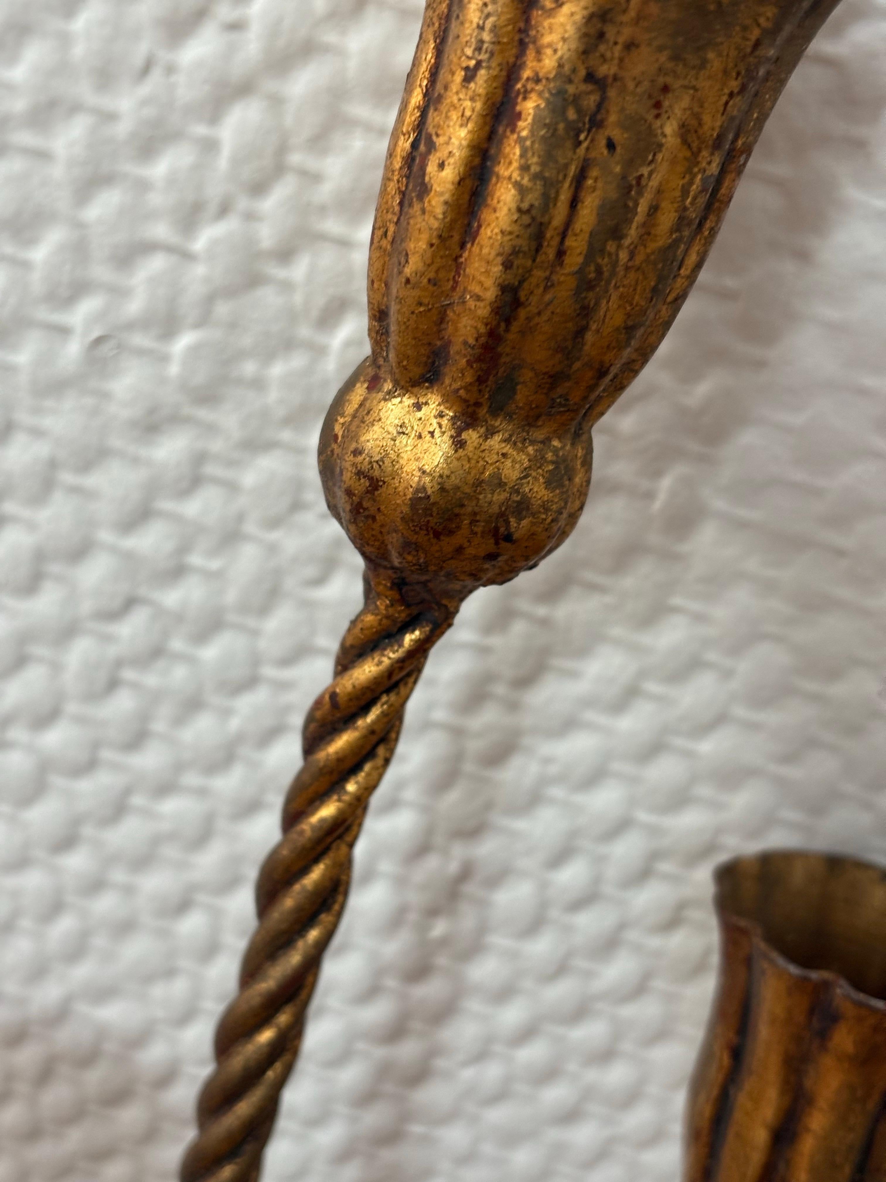 Métal Appliques à bougie italiennes en métal doré avec corde et glands en vente