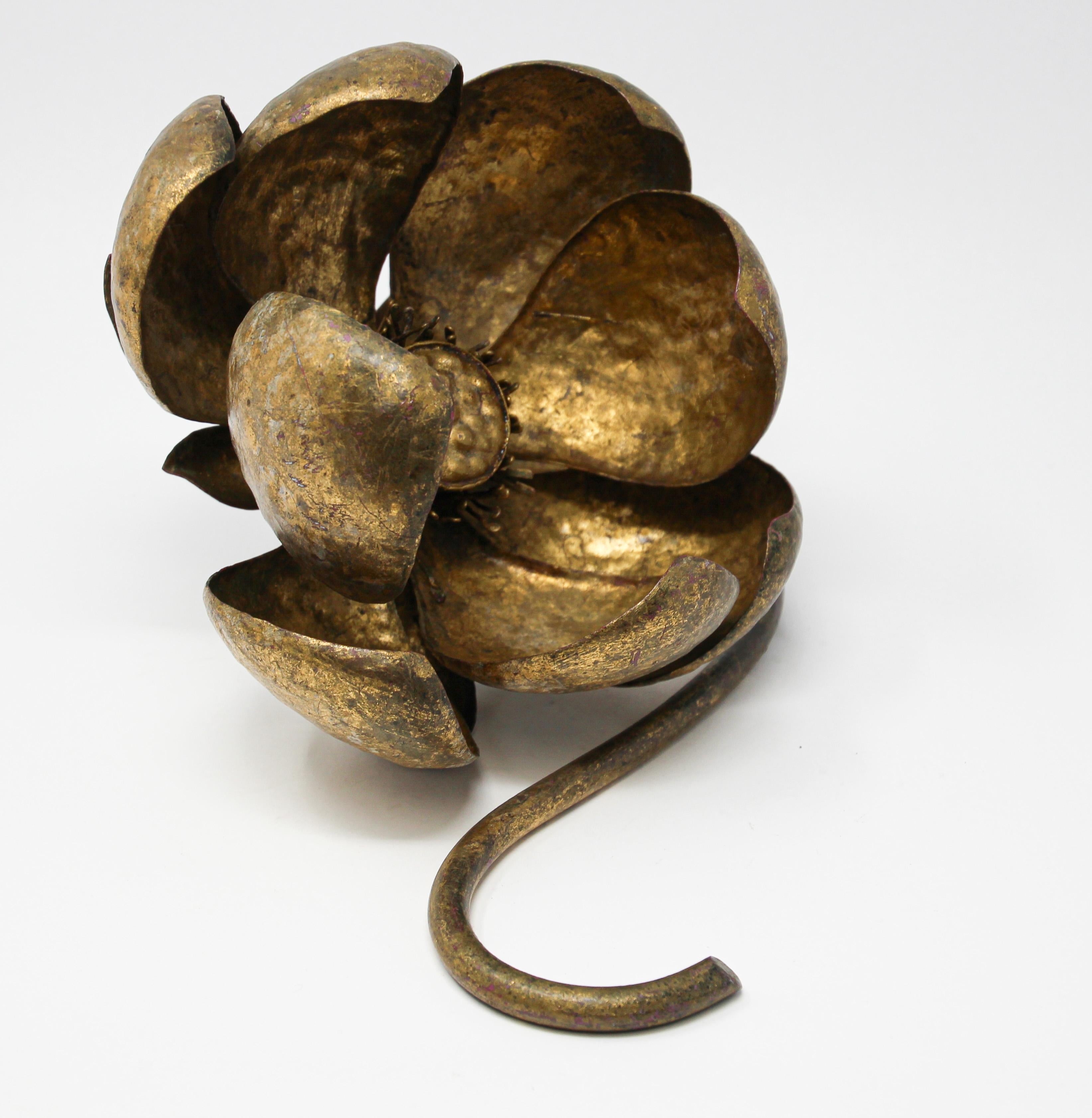 Gilt Metal Lotus Flower Sculpture by Mingazzi, Italy, 1950 In Good Condition In North Hollywood, CA