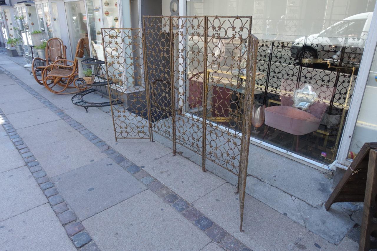 Stunning and fairy-tale-like room divider/screen from France, in gilt metal. Five panels with wonderful ornamental details and a perfect addition to many an interior. Gorgeous patina.