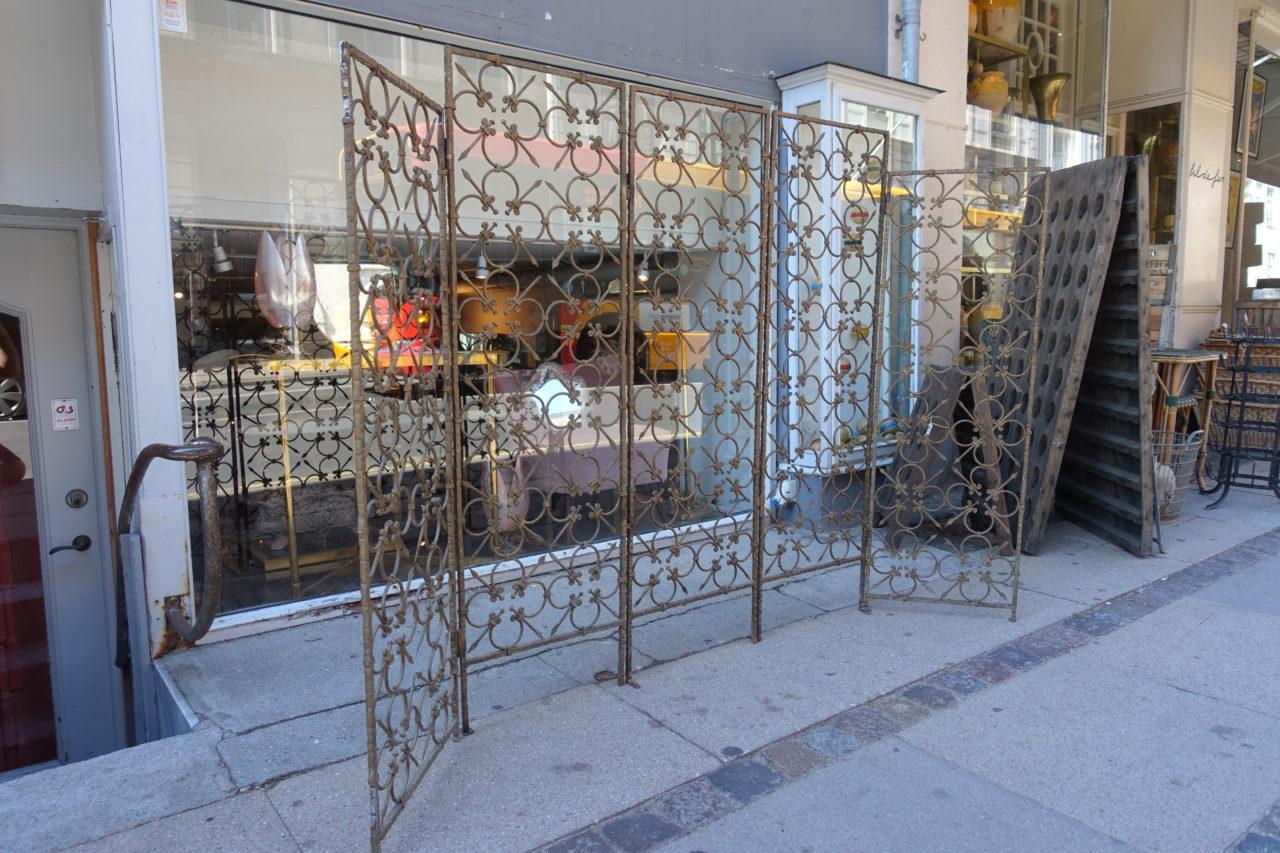 metal screen partition