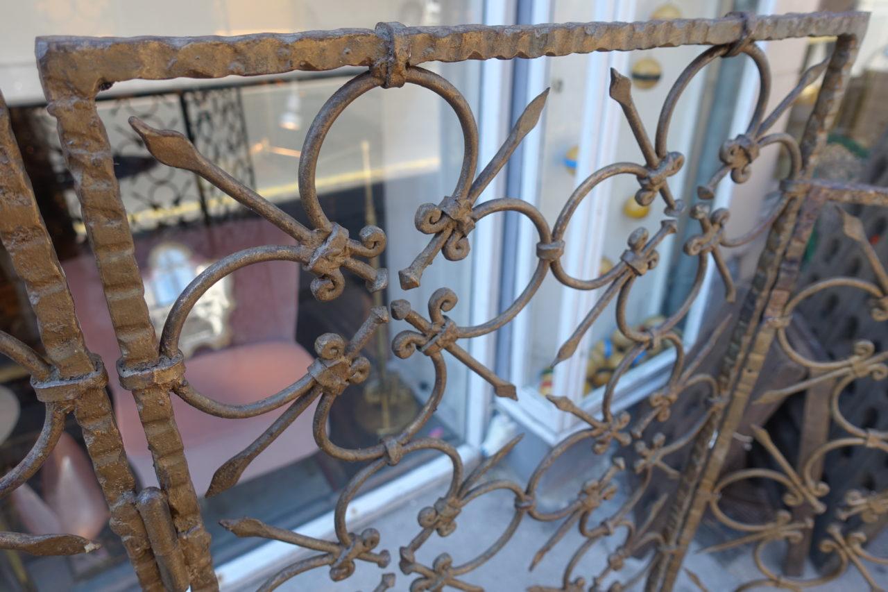 Métal Écran de partition français en métal doré du milieu du siècle dernier en vente