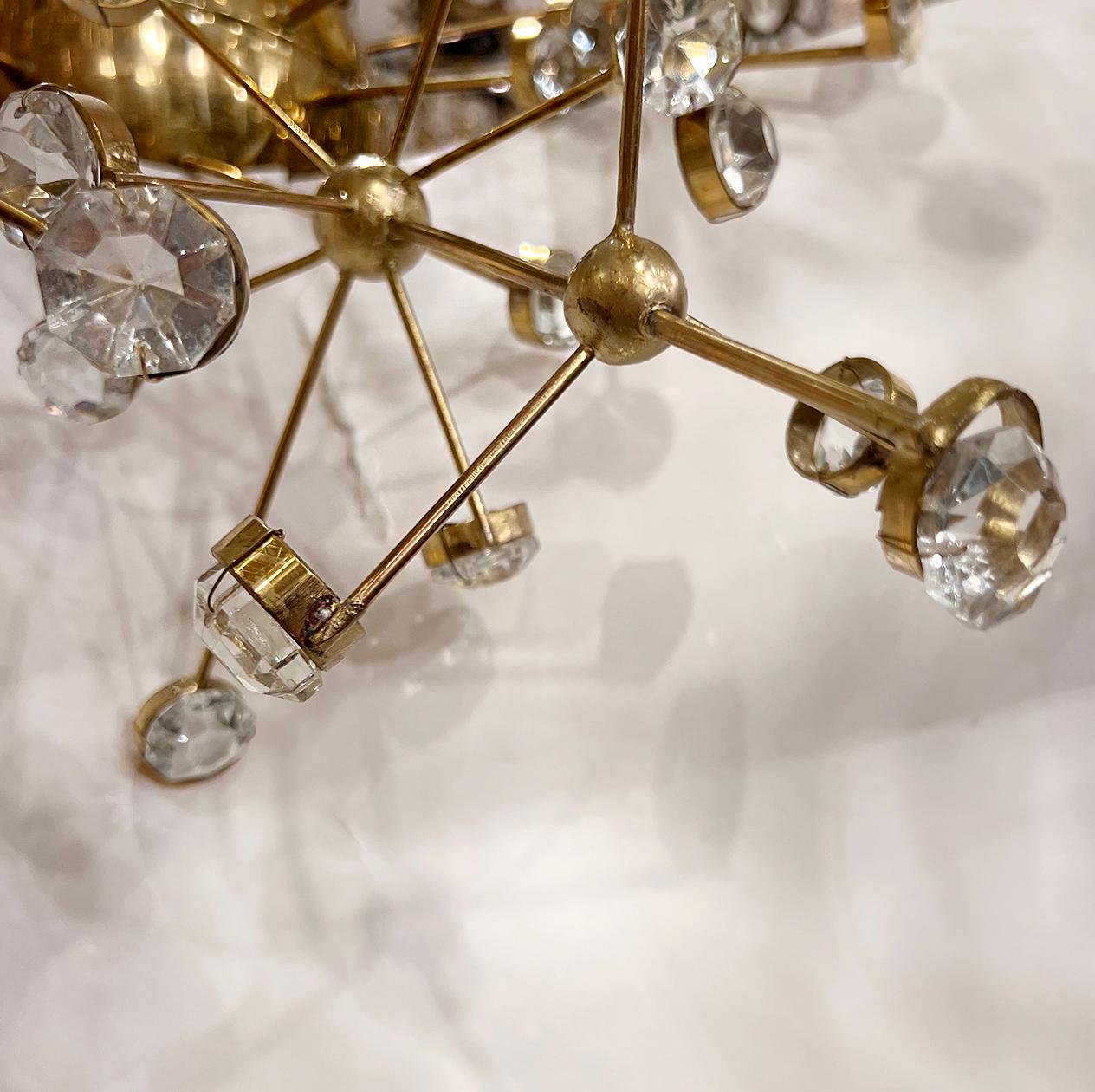 Gilt Metal Moderne Sputnik Chandelier In Good Condition For Sale In New York, NY