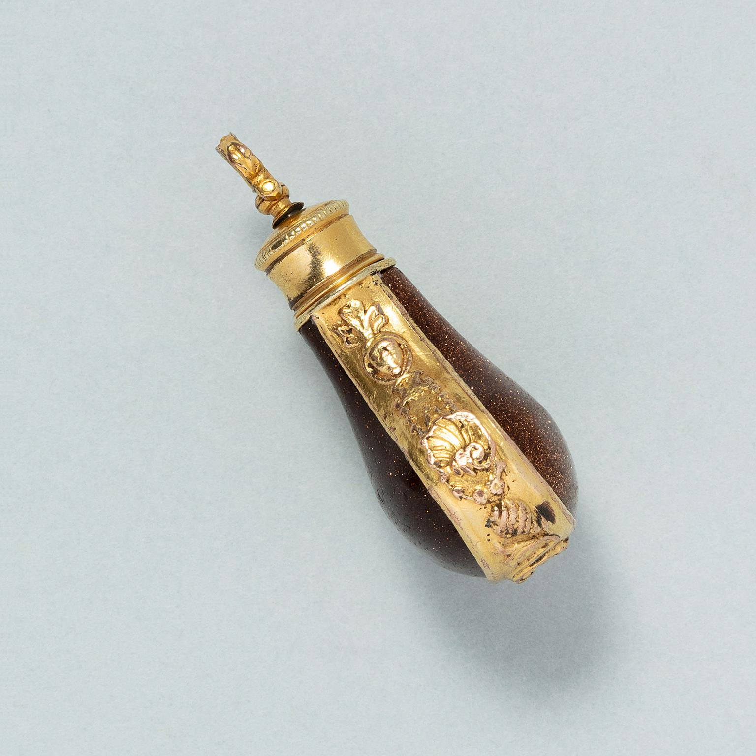 Gilt Metal Perfume Flask with Goldstone In Good Condition In Amsterdam, NL
