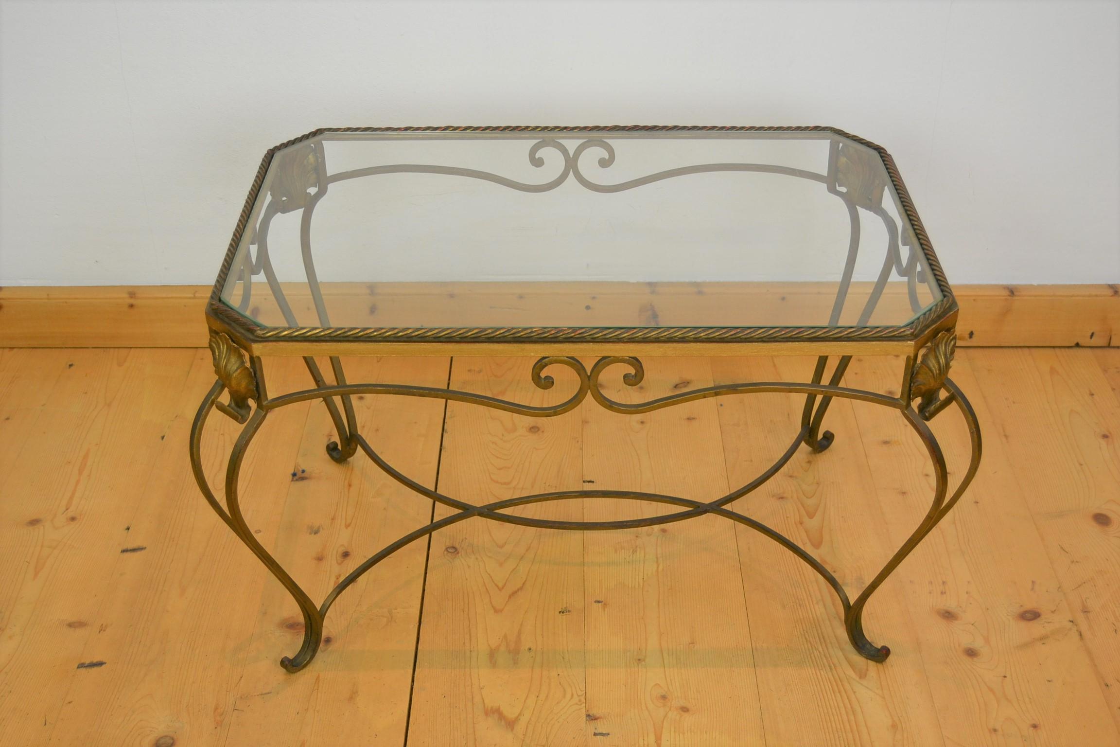 Gilt Metal Side Table, Coffee Table with Ropes and Shell In Good Condition For Sale In Antwerp, BE