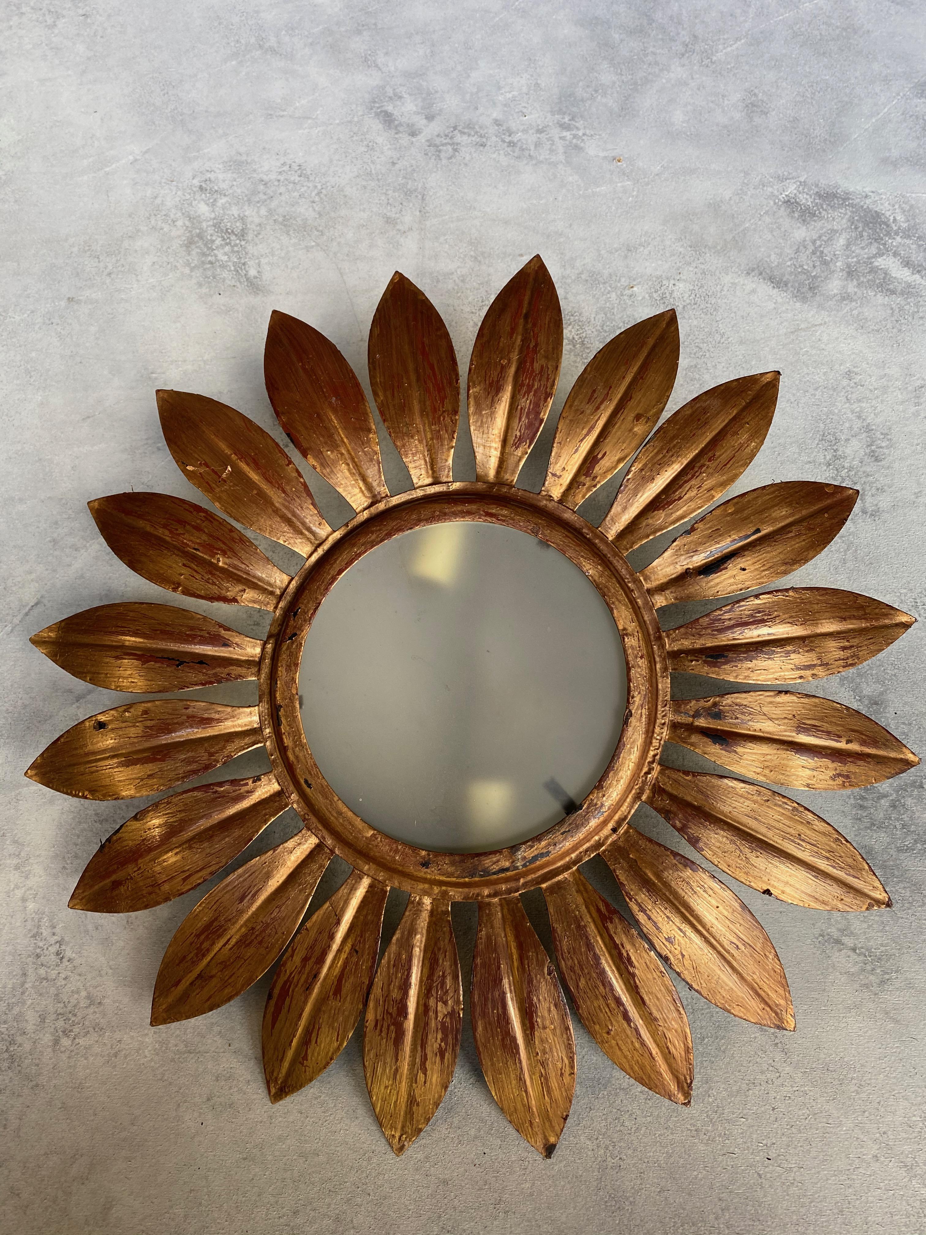 Gilt Metal Sunburst Ceiling Fixture with Radiating Leaves In Good Condition In Buchanan, NY