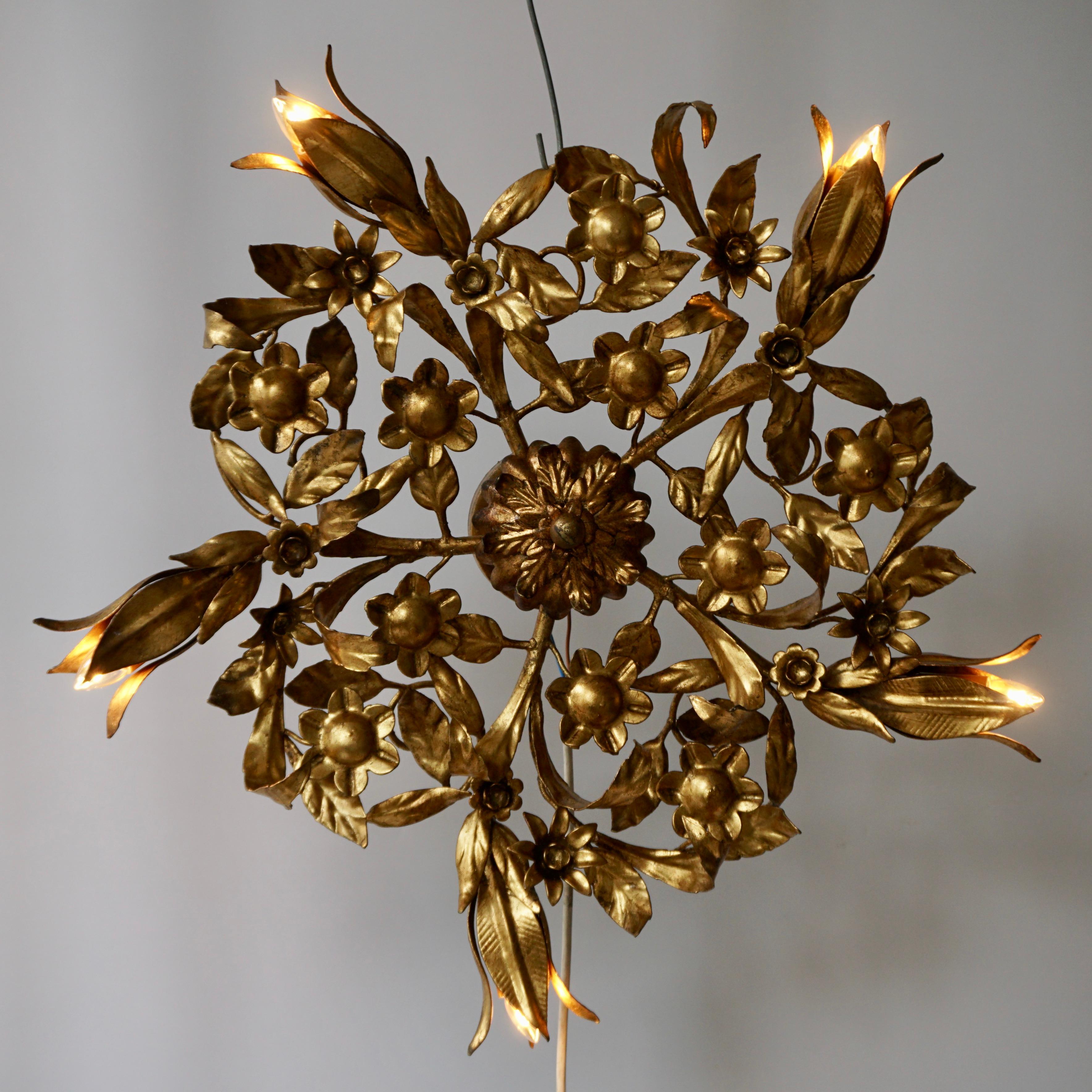 A circa 1950s Italian gilt metal sunburst shaped light fixture with tulip five lights.
The exquisite quality of this piece showcases the masterful skills of Ciani's craftsmen and offer an elegant sense of movement to any ceiling or wall. 
Bulb is
