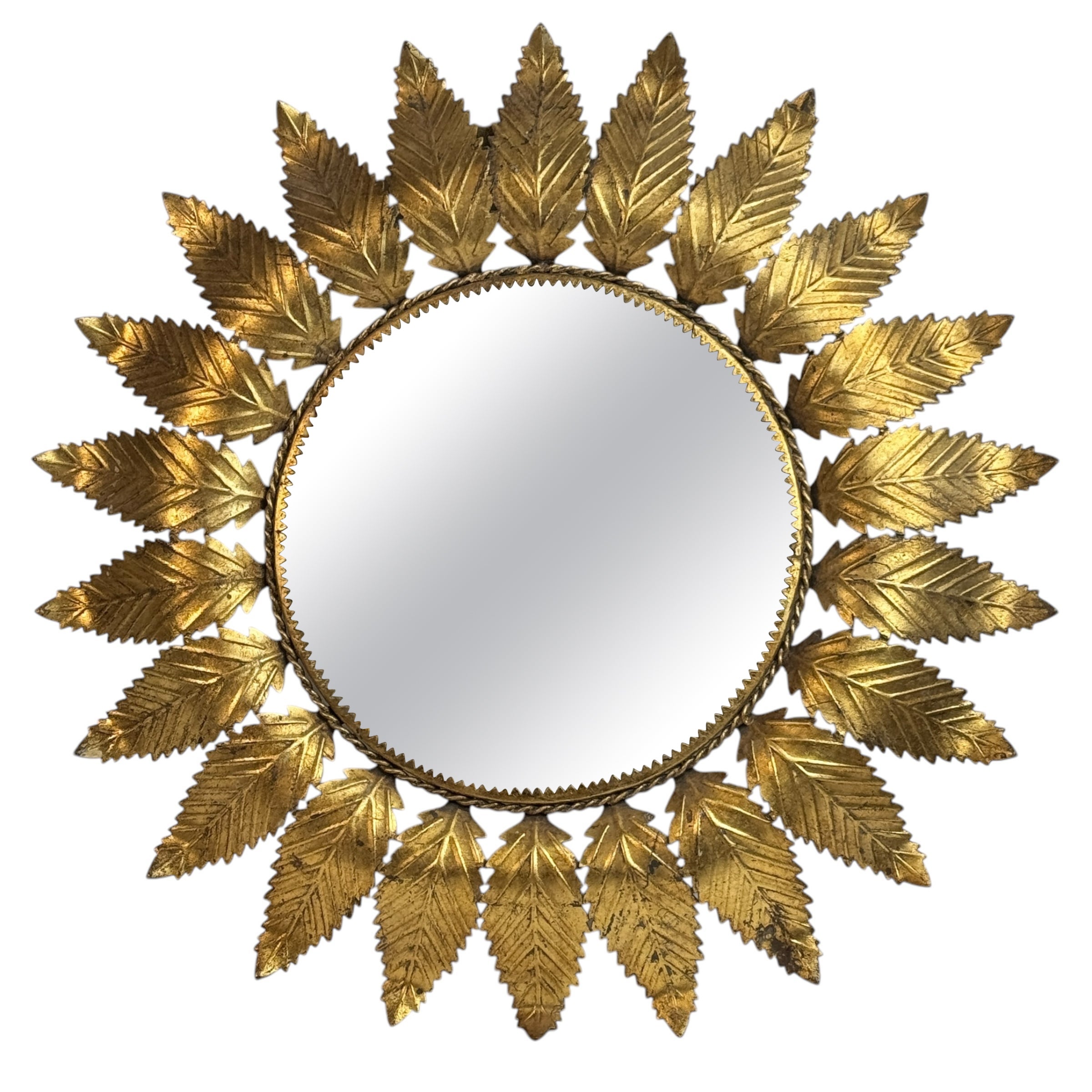 Espejo de metal dorado con marco de hoja Tole Toleware, Francia, años 50