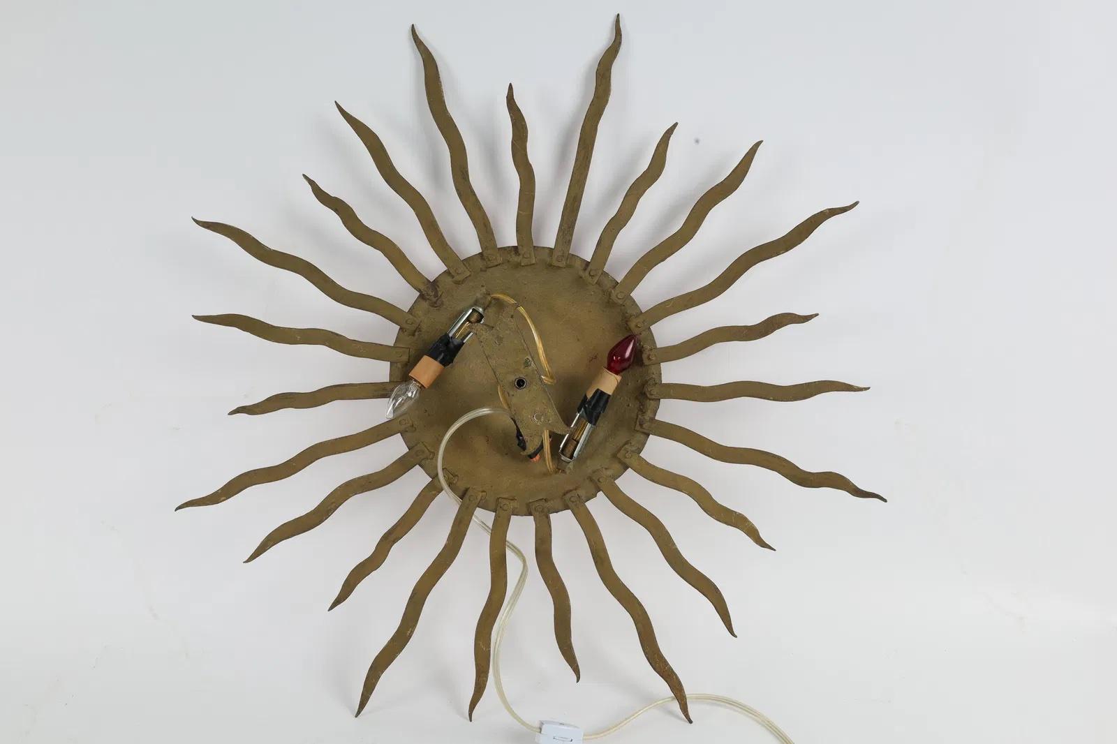 Dorato Lampada da parete a raggiera in metallo dorato  Sconcezza in vendita