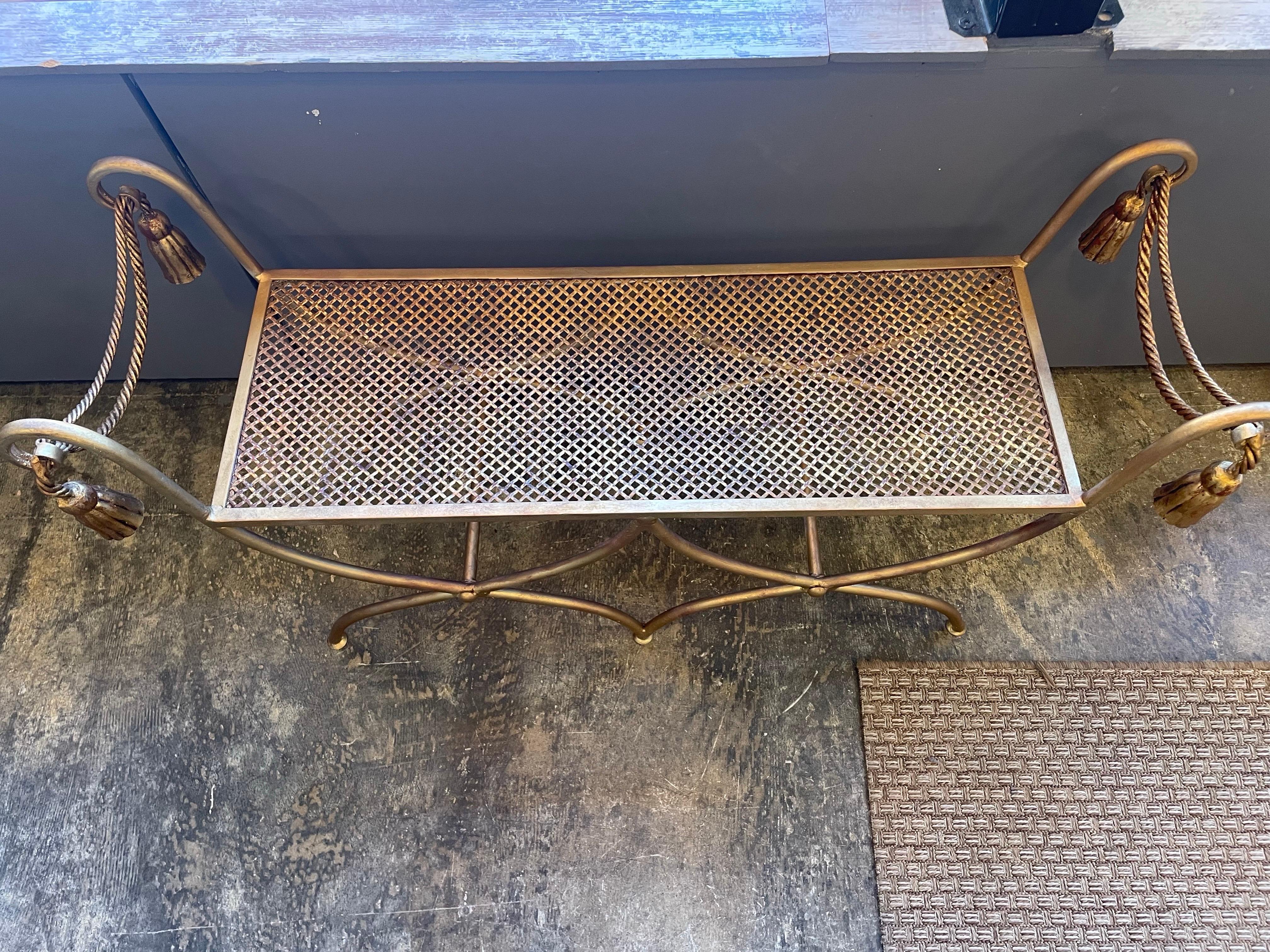 Gilt metal tassel Italian bench In Good Condition In Winnetka, IL