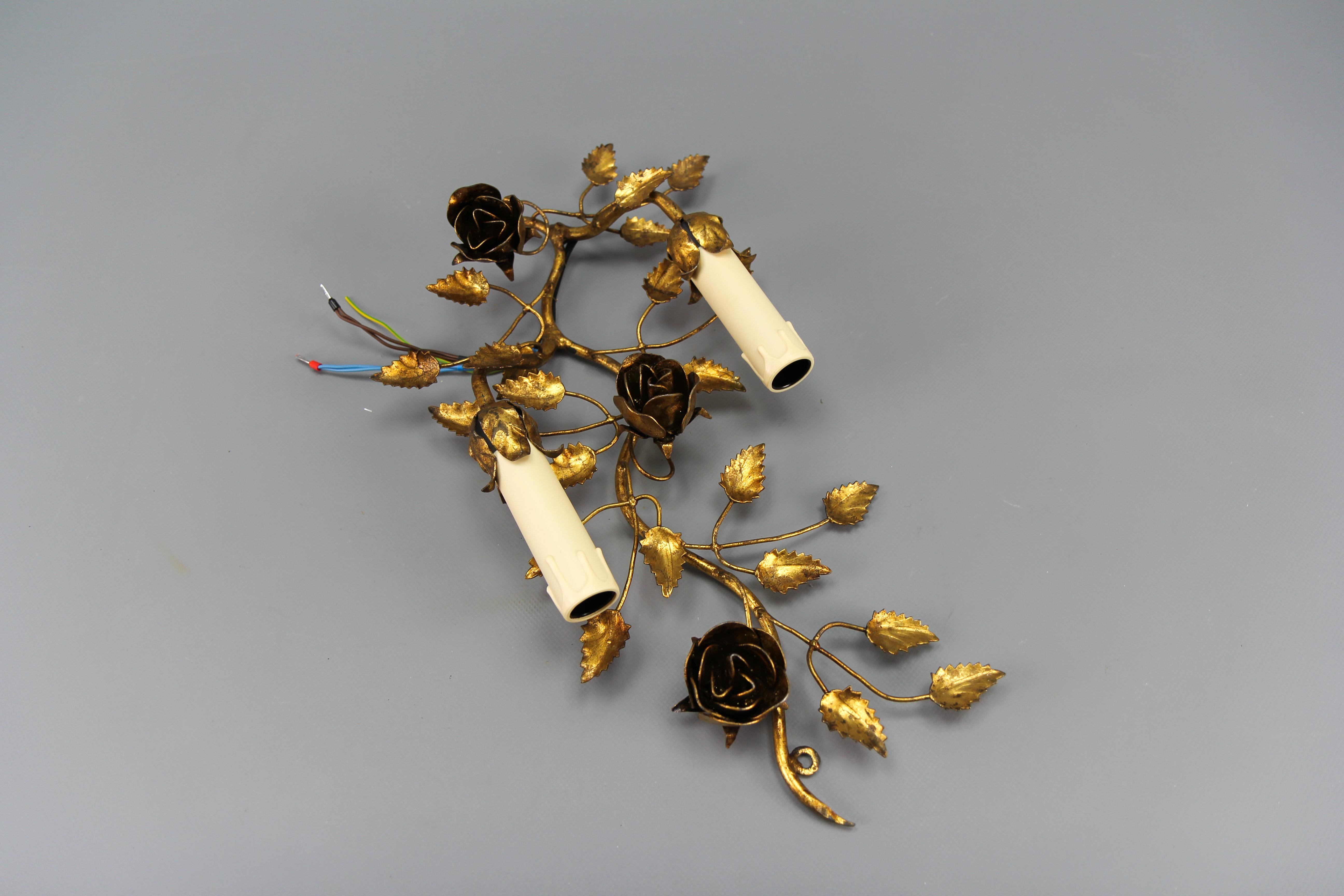 Gilt Metal Two-Light Wall Sconce with Roses and Leaf, Italy, 1970s For Sale 4