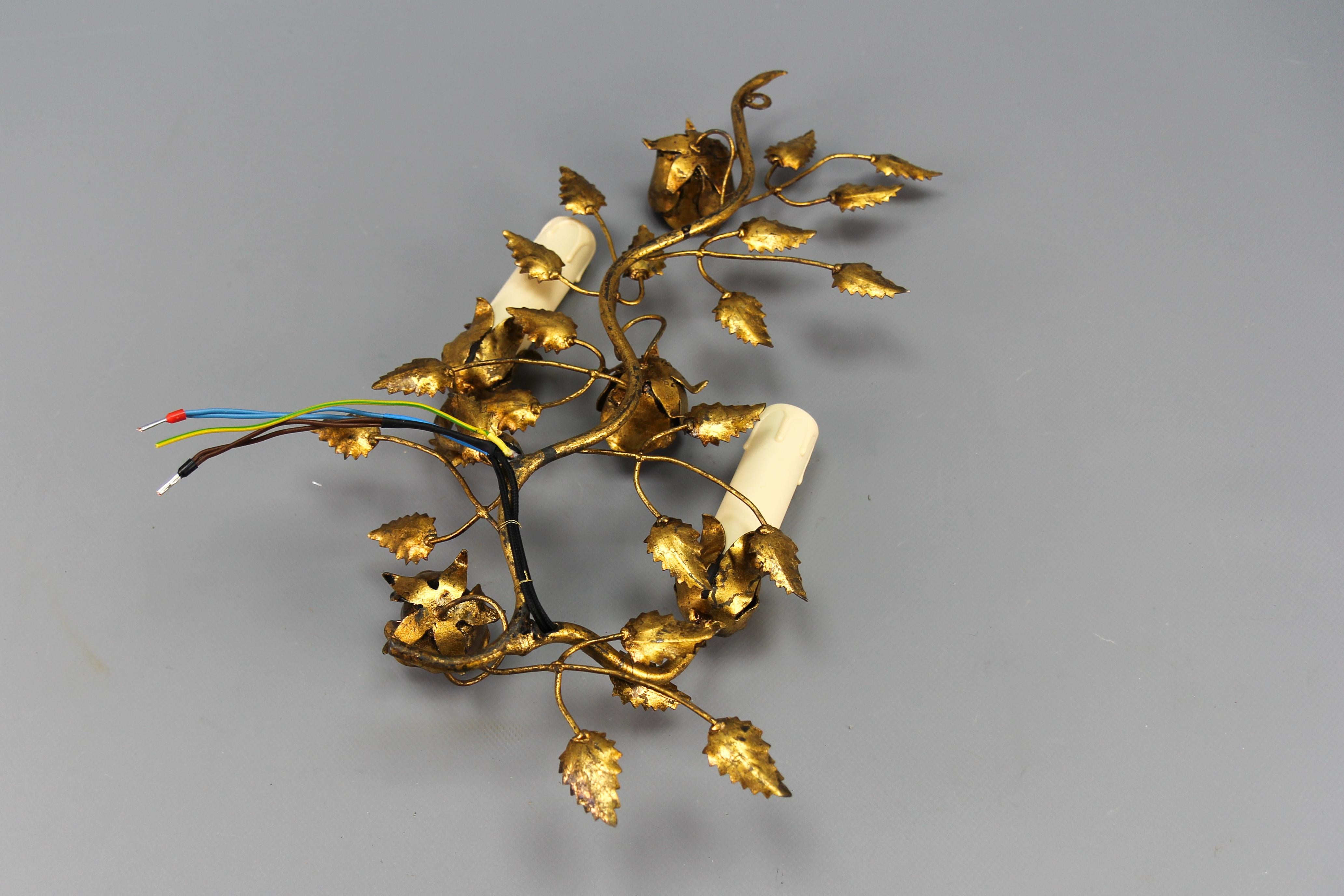 Gilt Metal Two-Light Wall Sconce with Roses and Leaf, Italy, 1970s For Sale 7