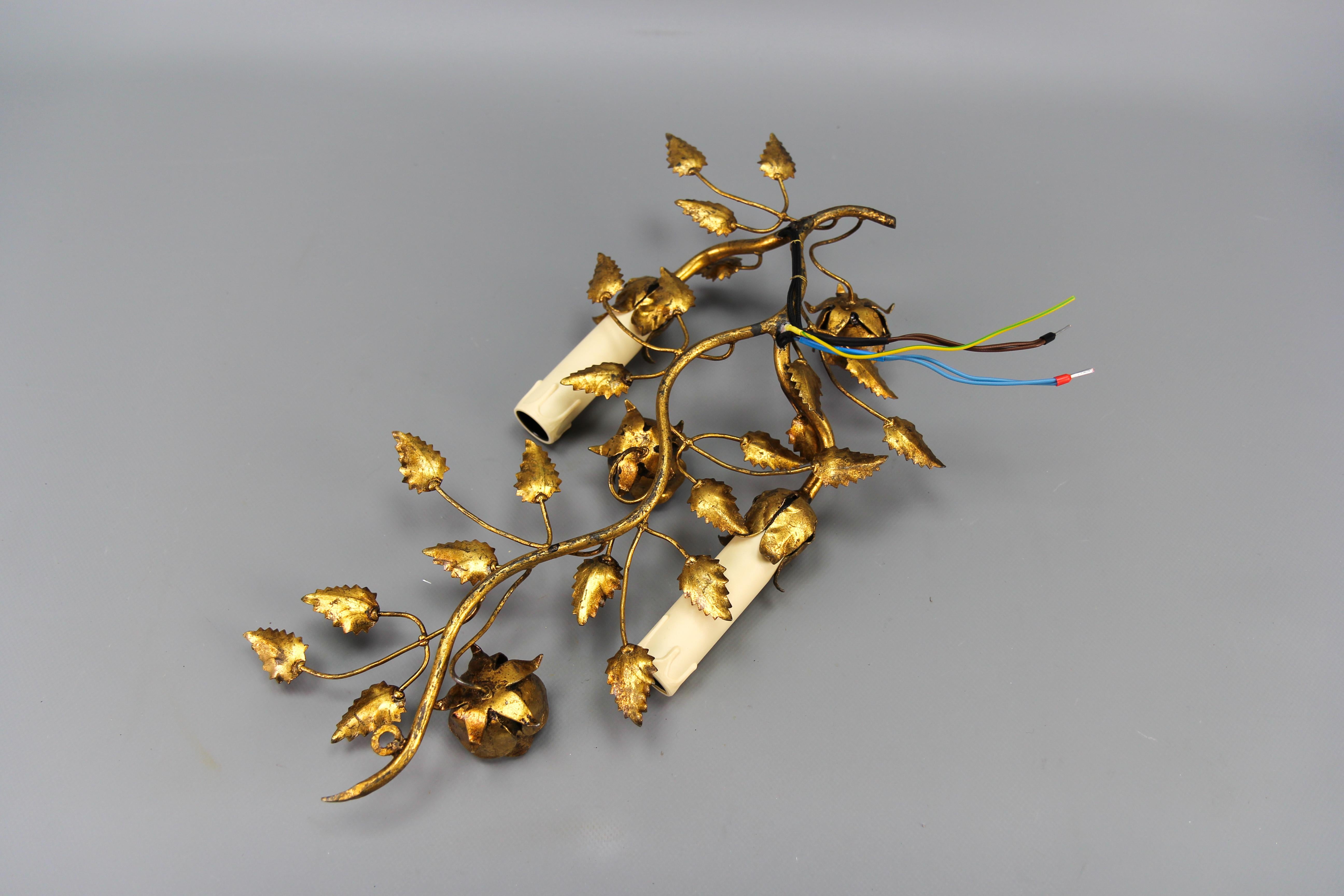 Gilt Metal Two-Light Wall Sconce with Roses and Leaf, Italy, 1970s For Sale 8