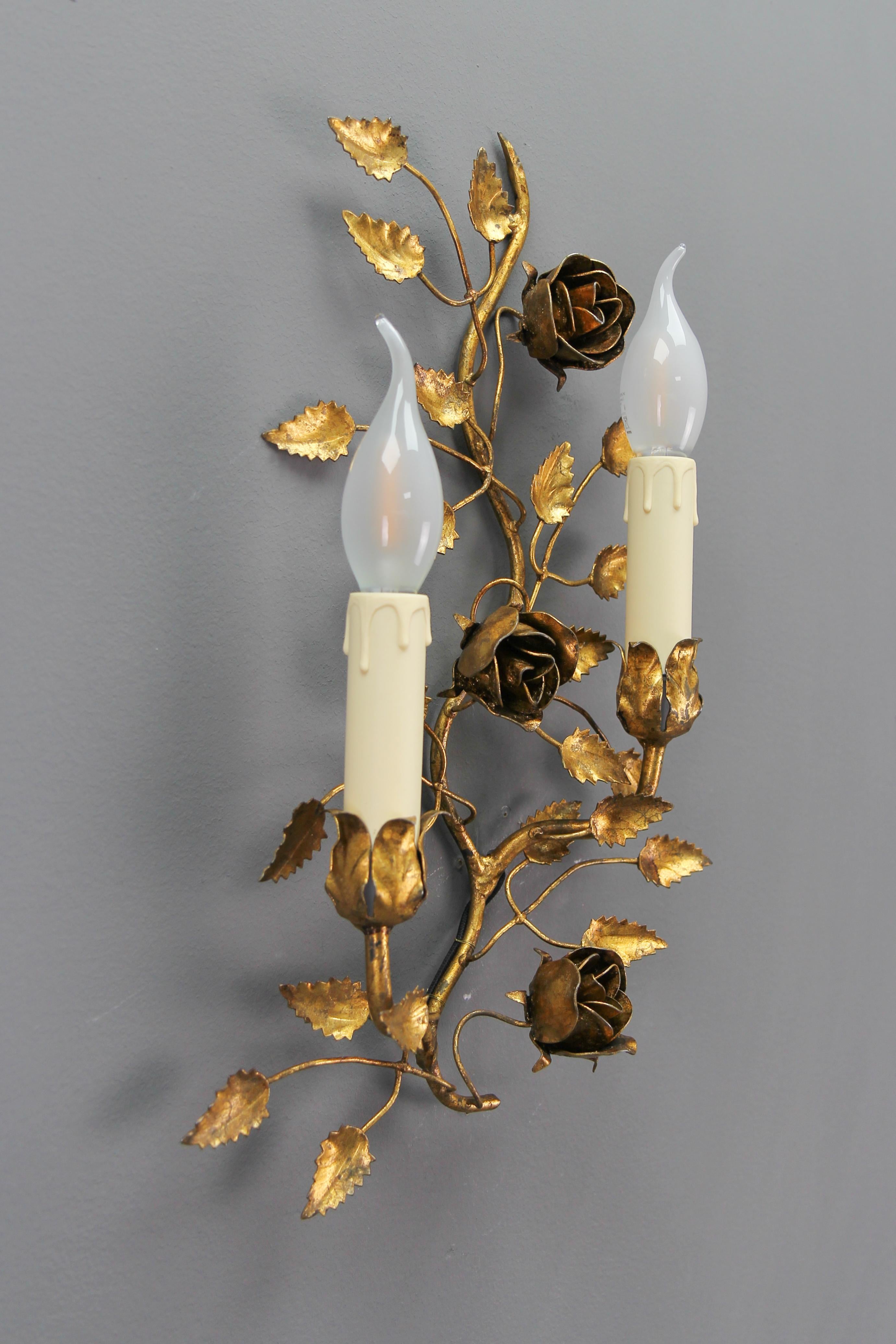 Gilt Metal Two-Light Wall Sconce with Roses and Leaf, Italy, 1970s In Good Condition For Sale In Barntrup, DE