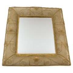 Specchio da parete in rete metallica dorata con decorazioni floreali, circa 1950