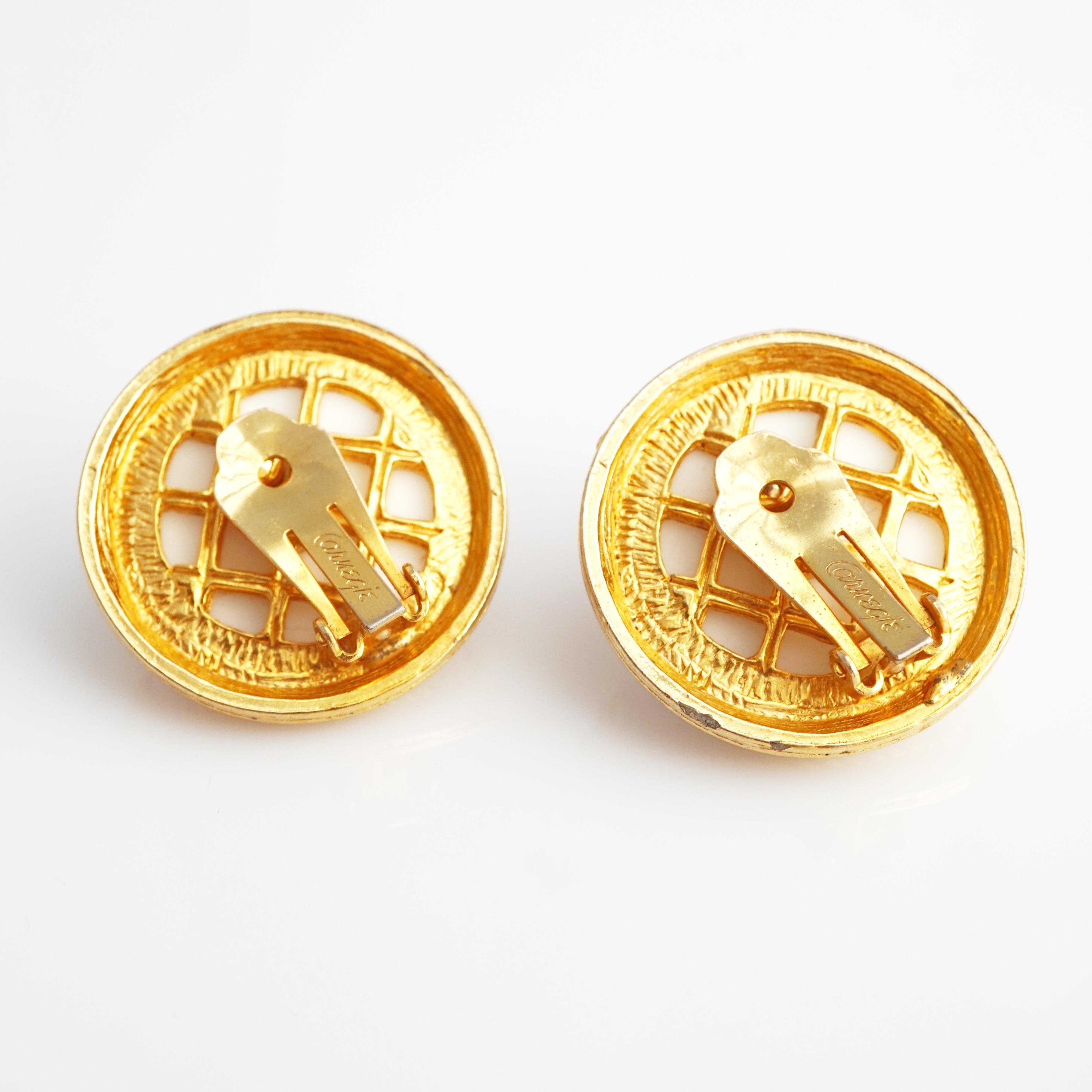 Gilt & Milk Glass Floral Button Earrings By Hattie Carnegie, 1960s For Sale 1