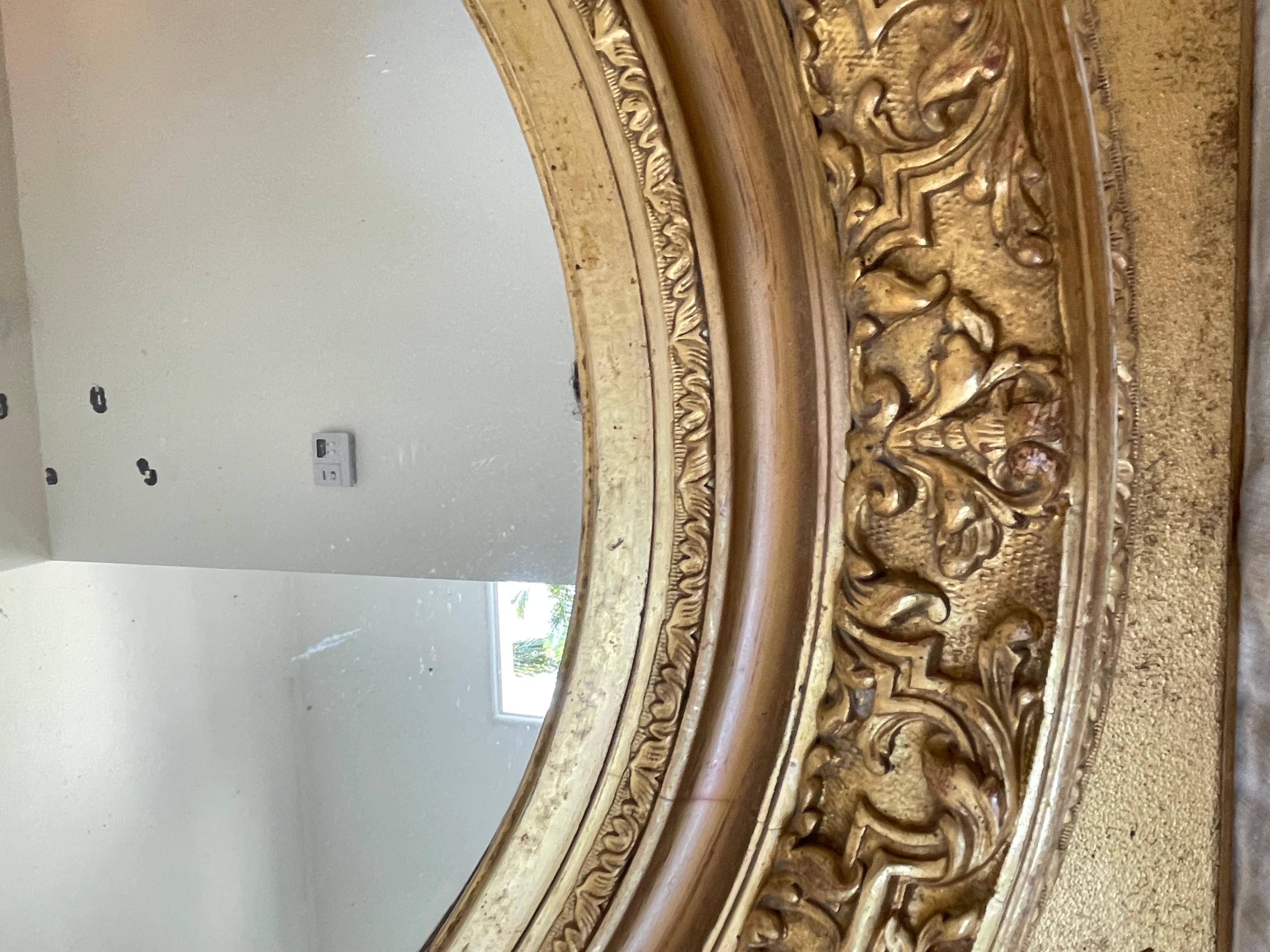 Gilt Mirror Medaillon Napoleon III In Good Condition For Sale In palm beach, FL