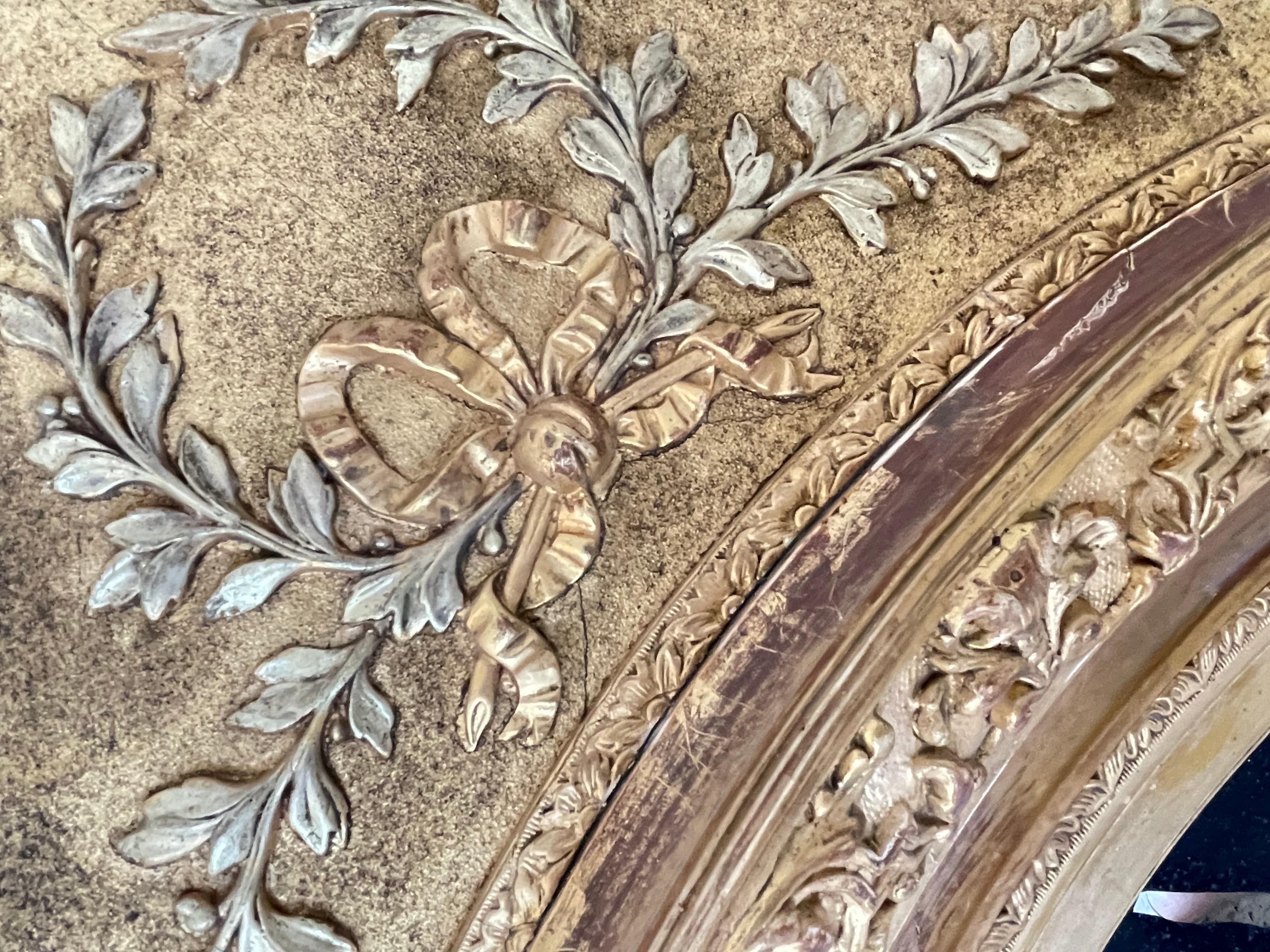 Fin du XIXe siècle Miroir doré avec médaillon Napoléon III en vente