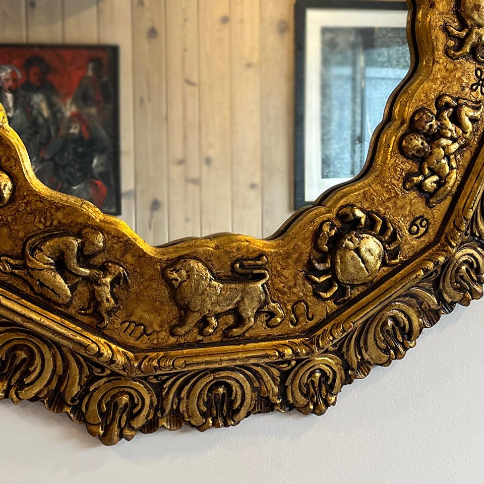 Début du 20ème siècle Miroir doré avec motif du zodiaque en vente